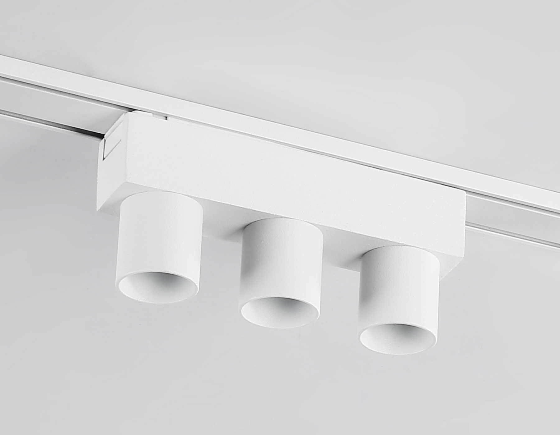 GV1503/3 WH белый IP20 6W 4200K 48V 24° 122*26*55 GV1503/3 WH белый IP20 6W 4200K 48V 24° 122*26*55