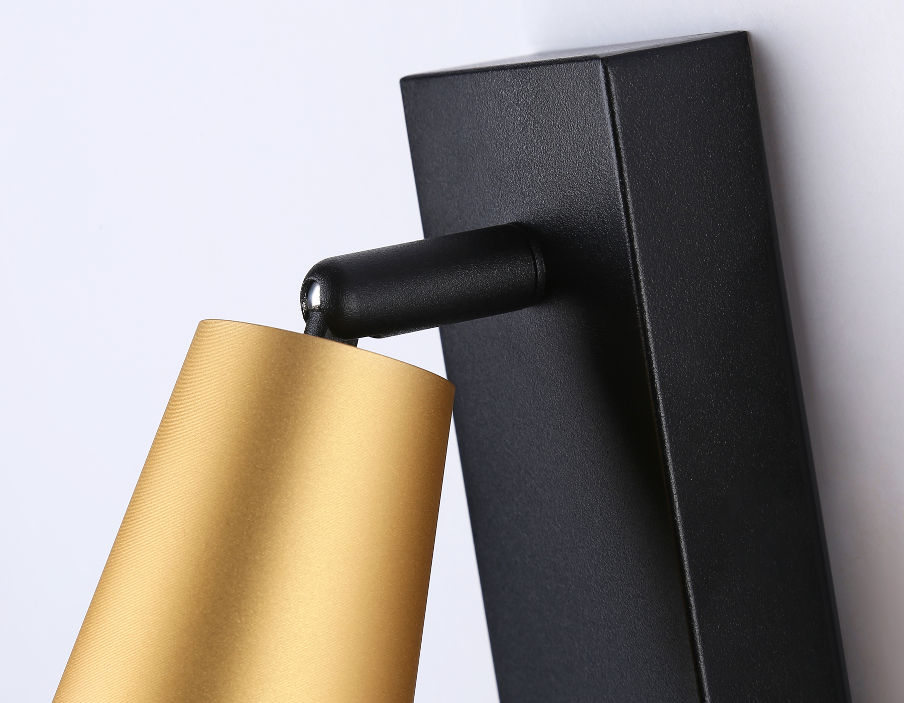 Настенный светильник с выключателем Ambrella TA13142 BK/GD черный/золото GU10 max 12W 140*60*90