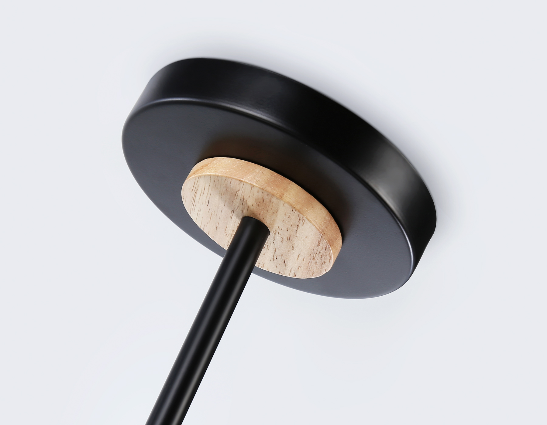 TR8244/2 BK/LWD черный/светлое дерево E27/2 max 40W 590*165*220