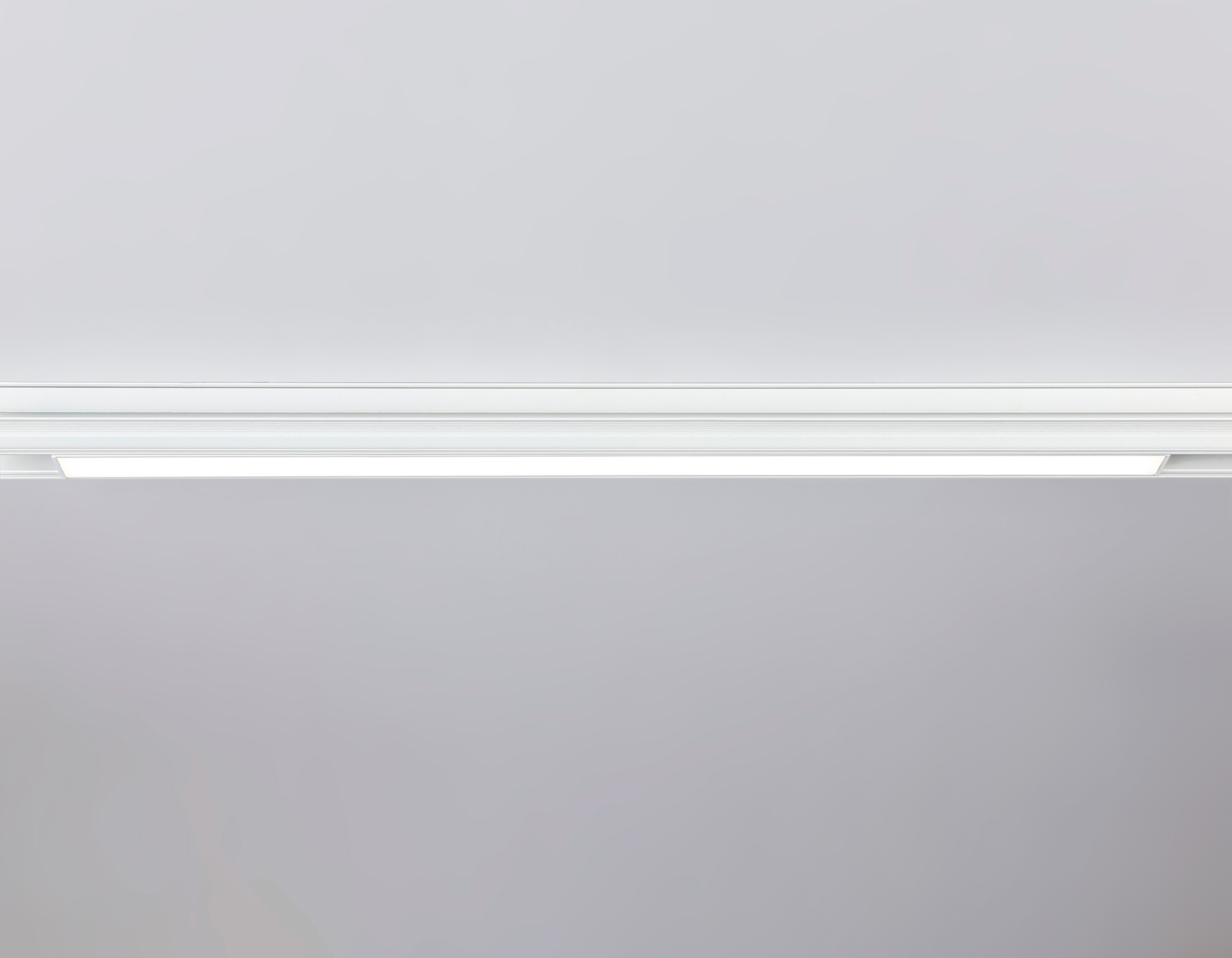 Трековый низковольтный светильник GL4008 WH белый IP20 24W 4200K 48V 605*22*45