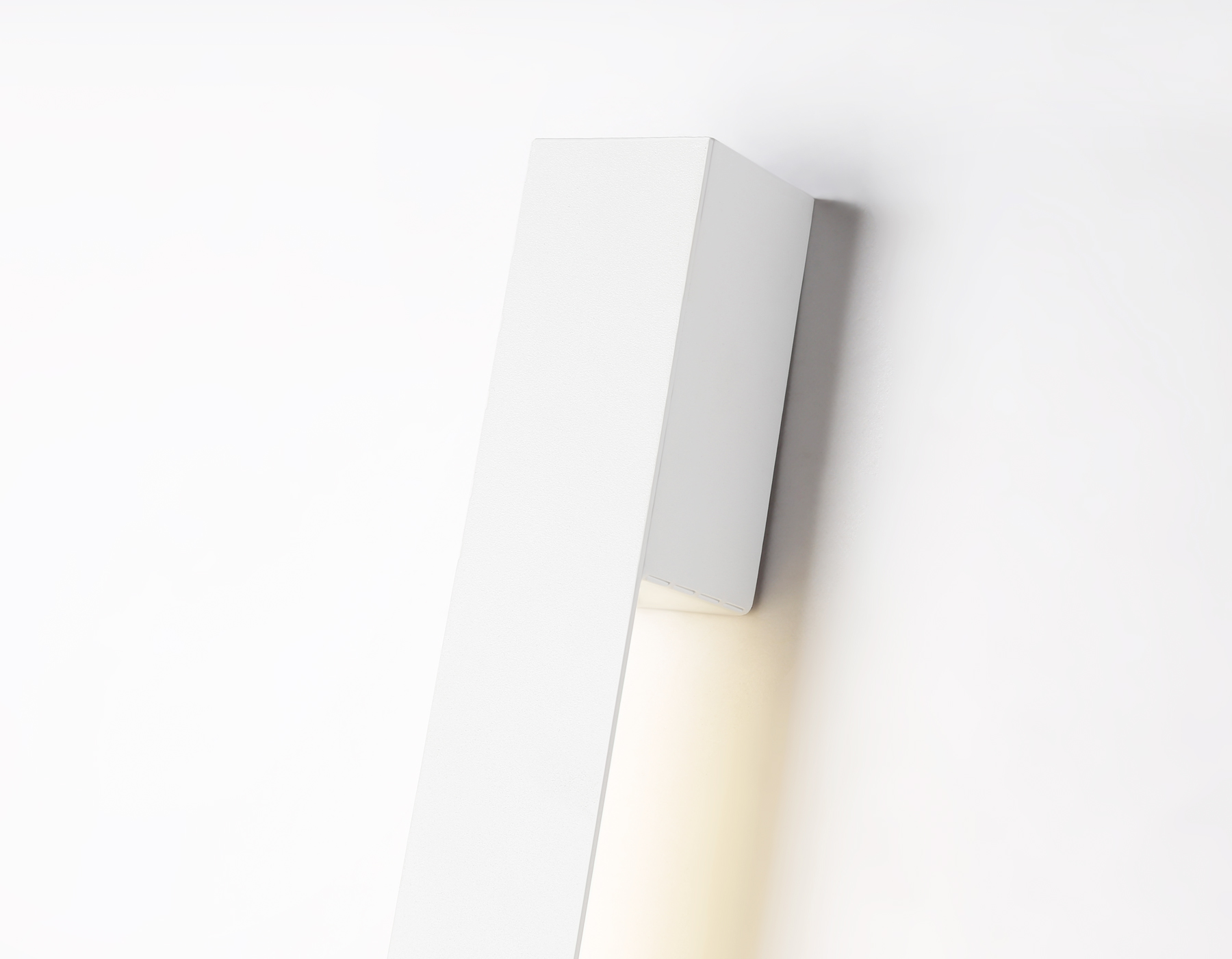 Настенный светильник Ambrella FW4411 SWH белый песок LED 4200K 6W 450*40*35