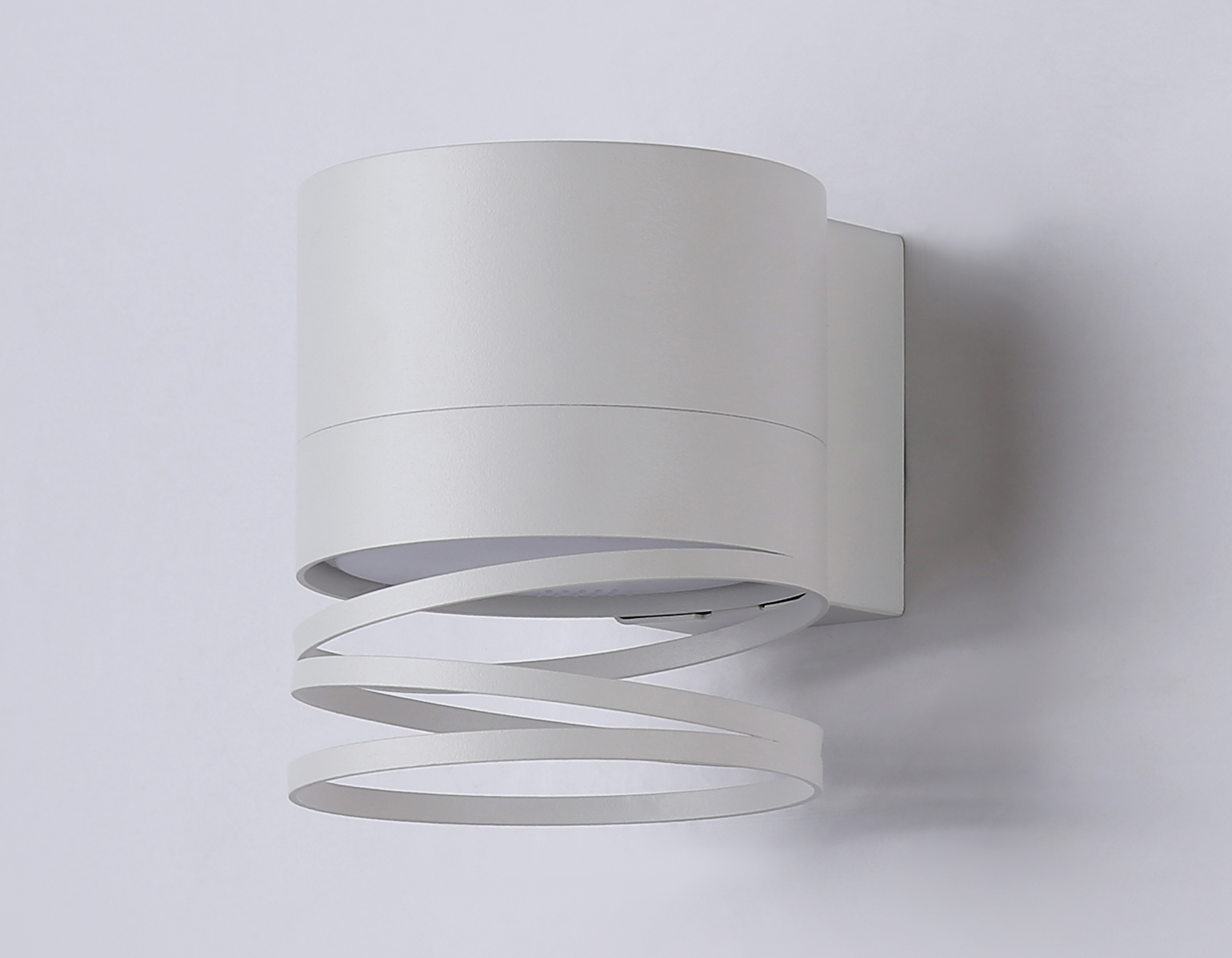 Настенный светильник Ambrella TN71111 WH белый GX53 max 12W 110*82*100