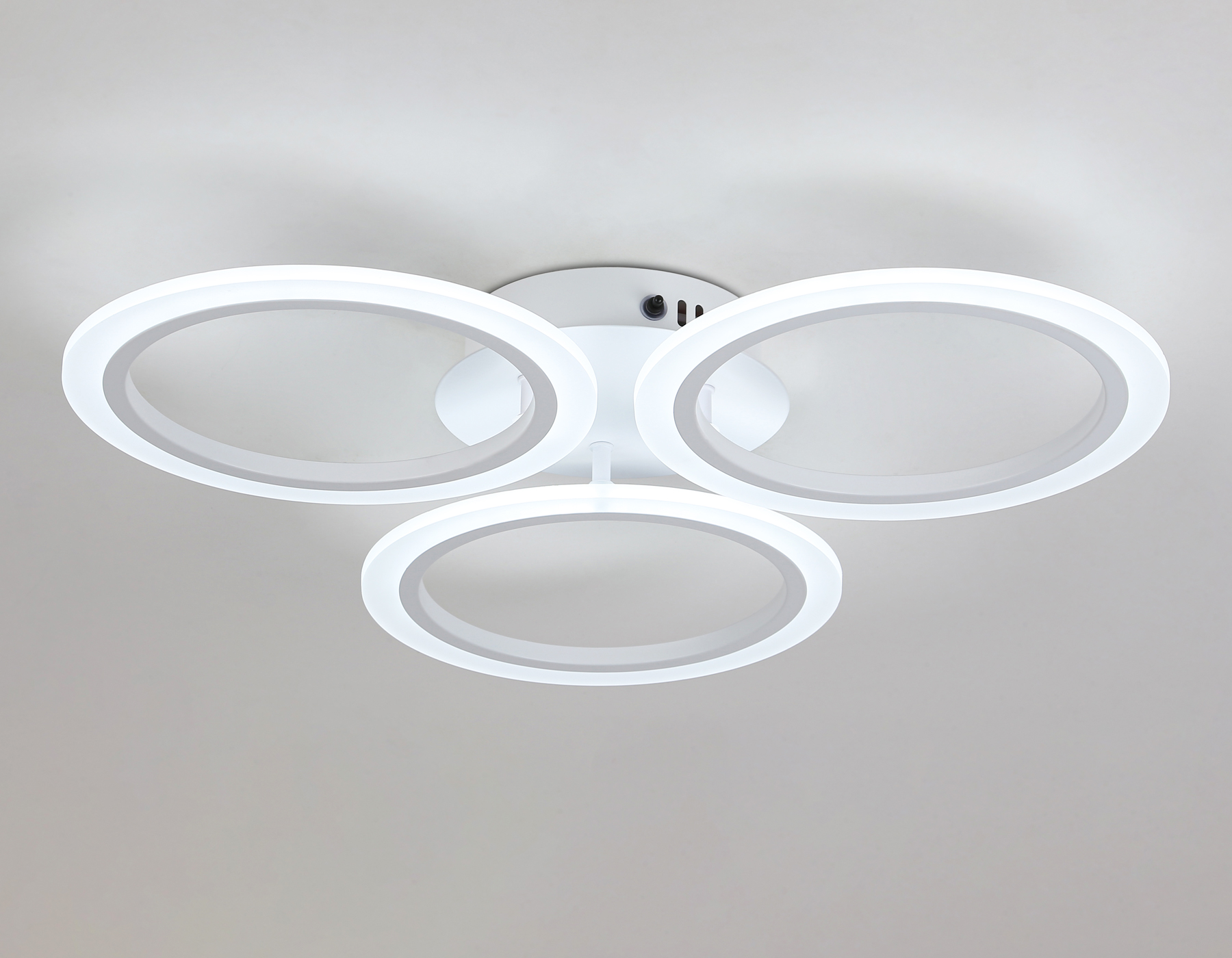 Потолочный светодиодный светильник с пультом Ambrella FA4052/3 WH белый 4200K/3000/6400K 51W D580*80 (ПДУ ИК)