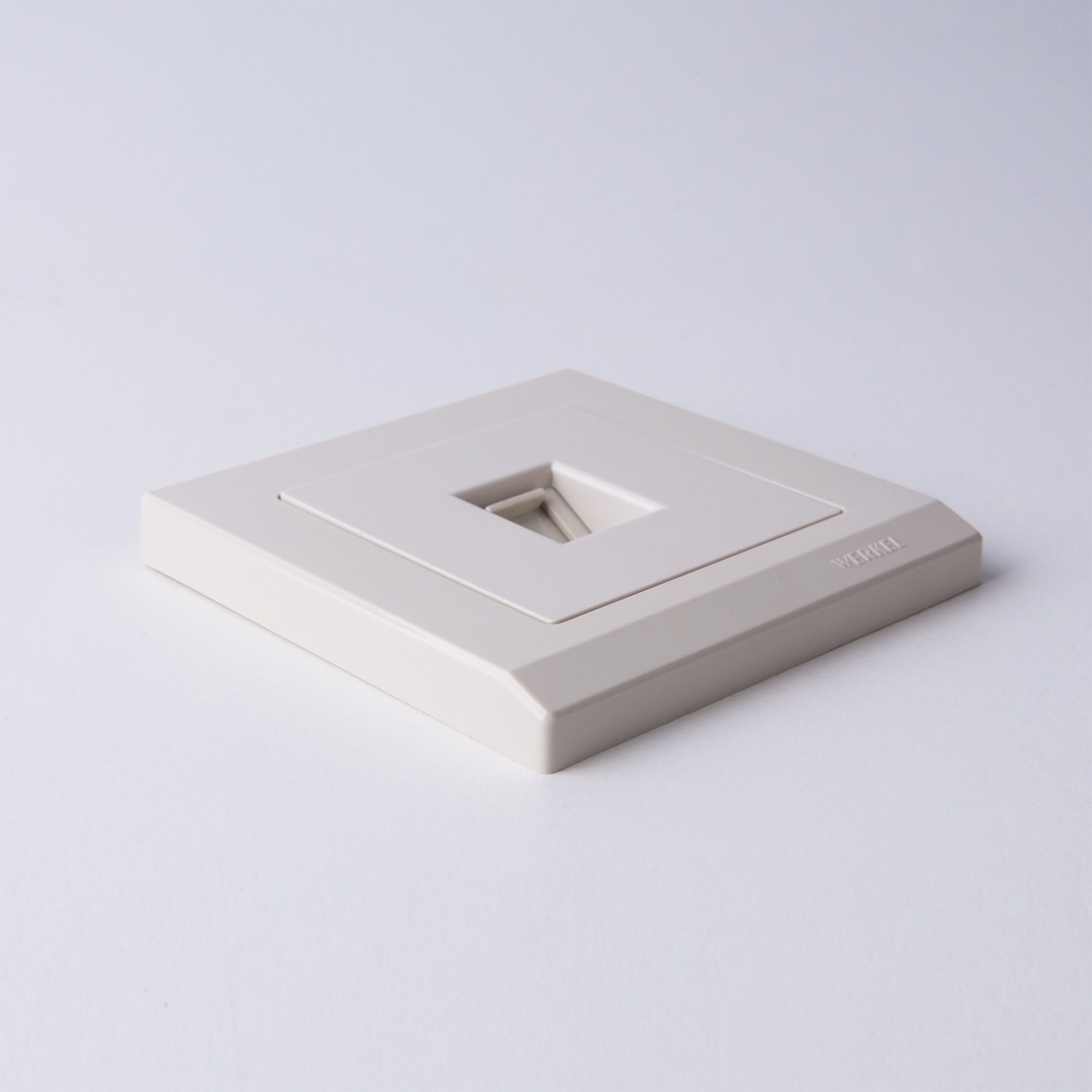 Телефонная розетка RJ-11 WERKEL (слоновая кость) WL03-RJ-11-ivory / W1182003 / a028895