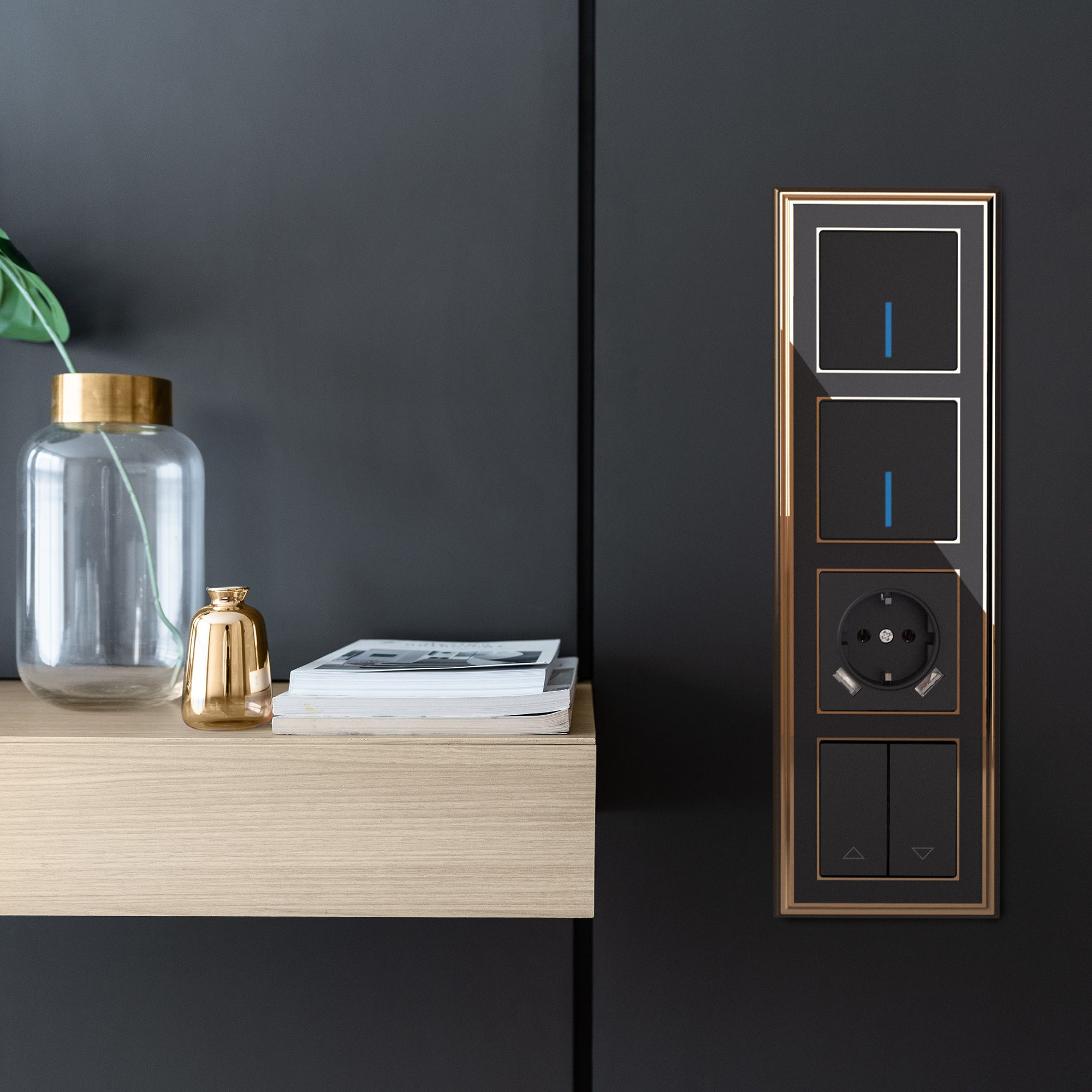 Рамка WERKEL Palacio на 4 поста (золото/черный) WL17-Frame-04 / W0041330 / a037675