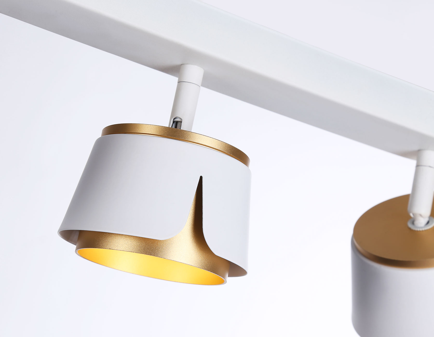 Накладной поворотный спот Ambrella TN71235/3 WH/GD белый/золото GX53/3 380*100*147