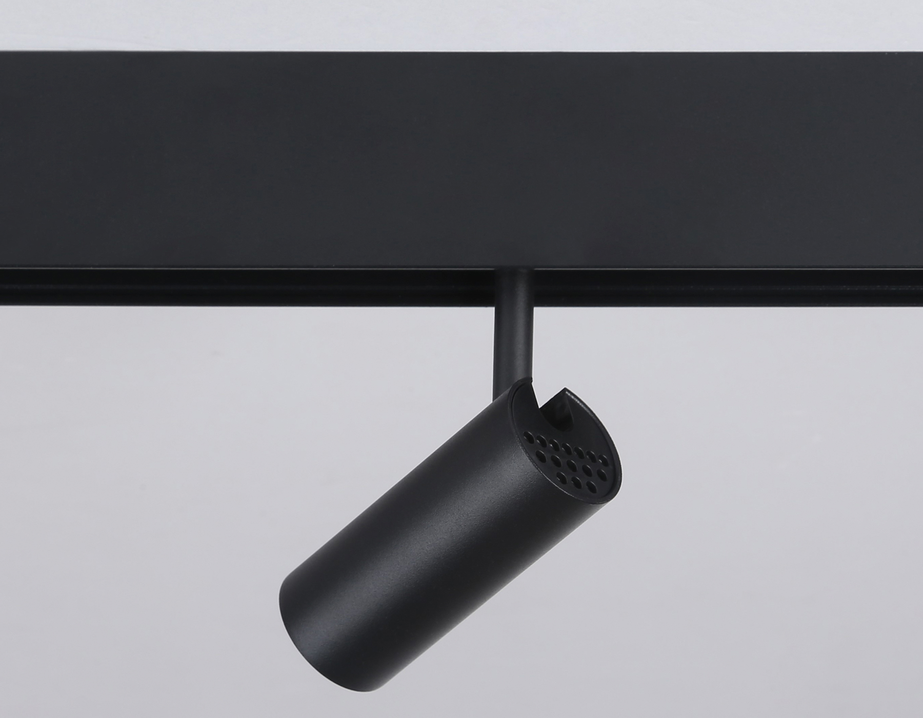 Трековый низковольтный светильник GL3814 BK черный IP20 7W 4200K 48V 24° D35*80