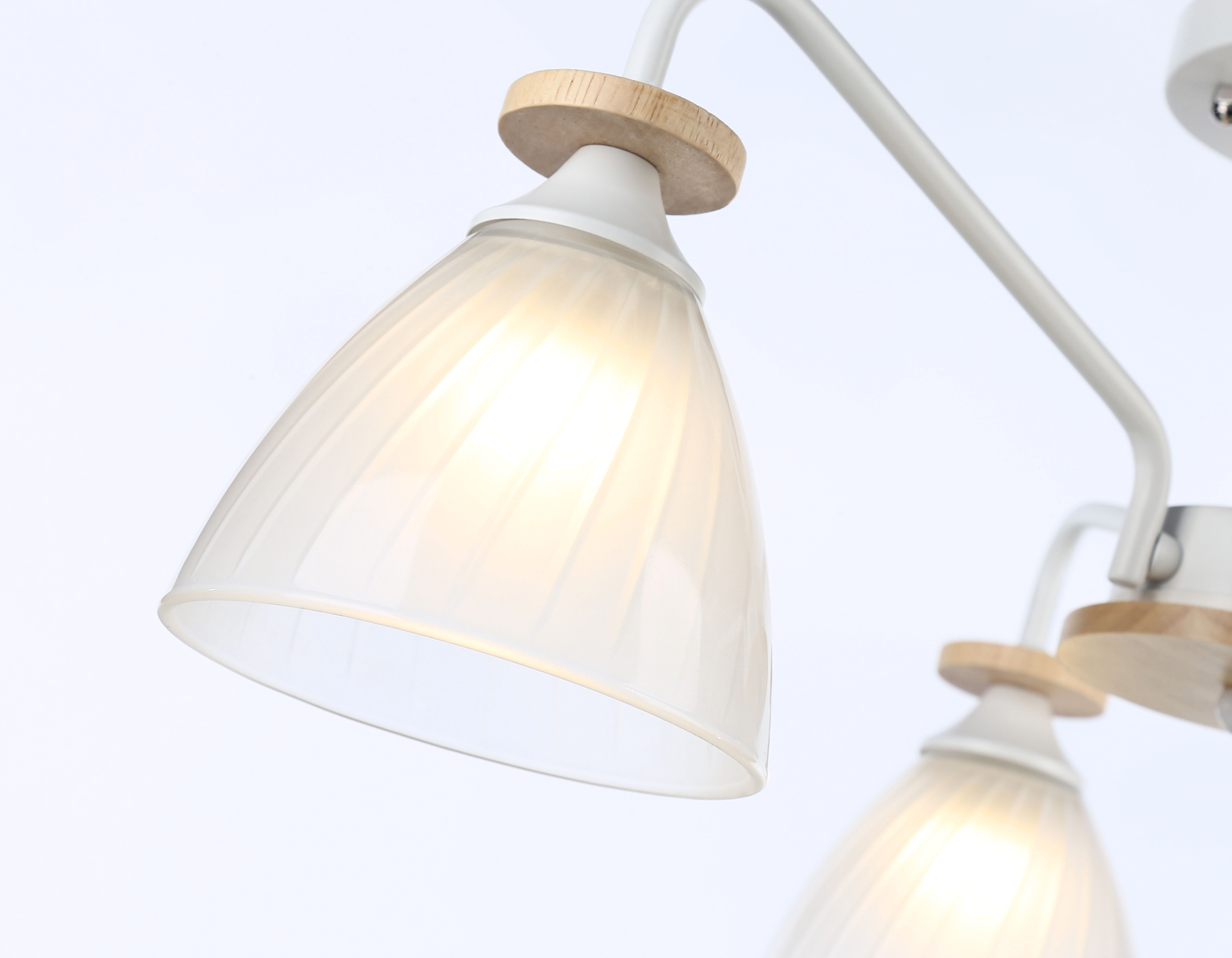 Светильник подвесной Ambrella TR9562/3 WH/FR белый/белый матовый E27/3 max 40W D620*250 Светильник подвесной Ambrella TR9562/3 WH/FR белый/белый матовый E27/3 max 40W D620*250