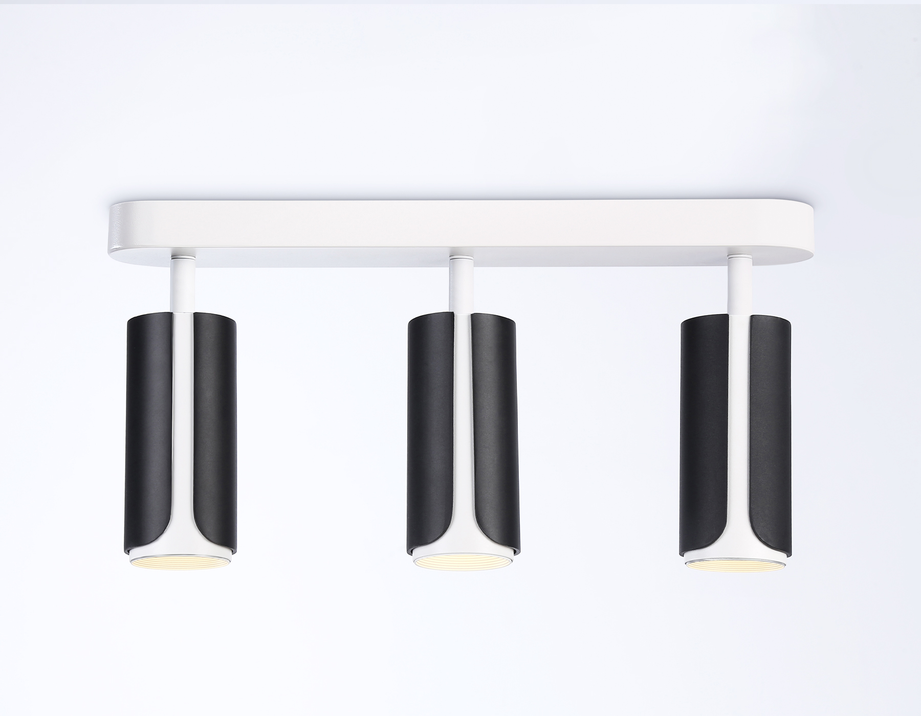 Настенно-потолочный поворотный спот Ambrella TN51605/3 BK/WH черный/белый GU10/3 380*60*195