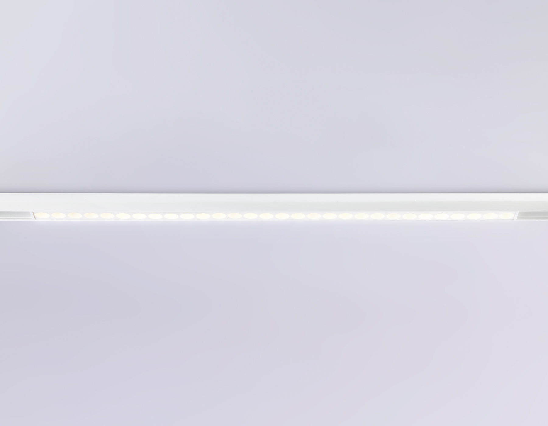 Светильник трековый Ambrella Magnetic GL4031 WH белый IP20 30W 4200K 48V 24° 550*22*45