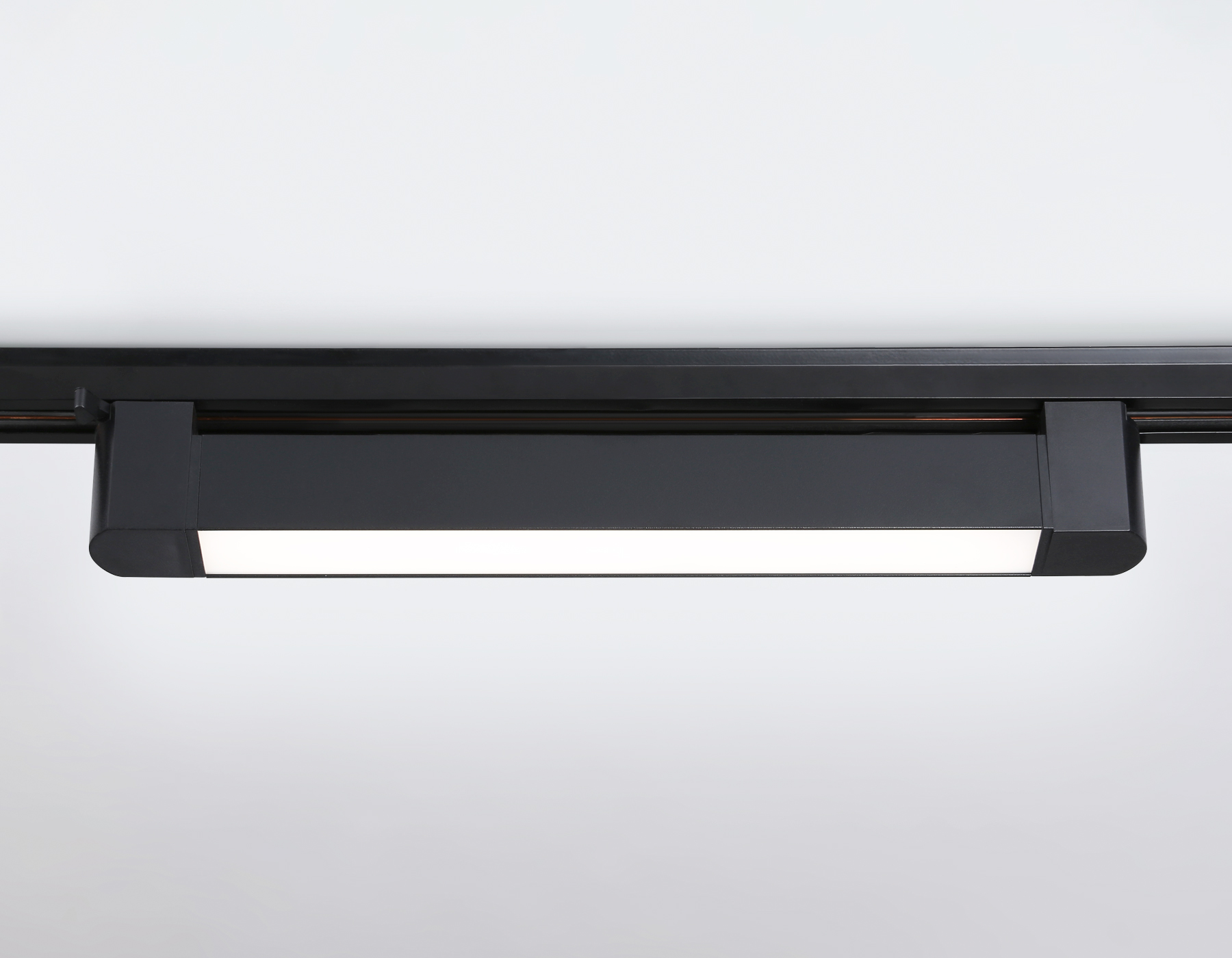 Трековый однофазный светильник Ambrella GL6733 BK черный IP20 20W 4200K 323*35*57