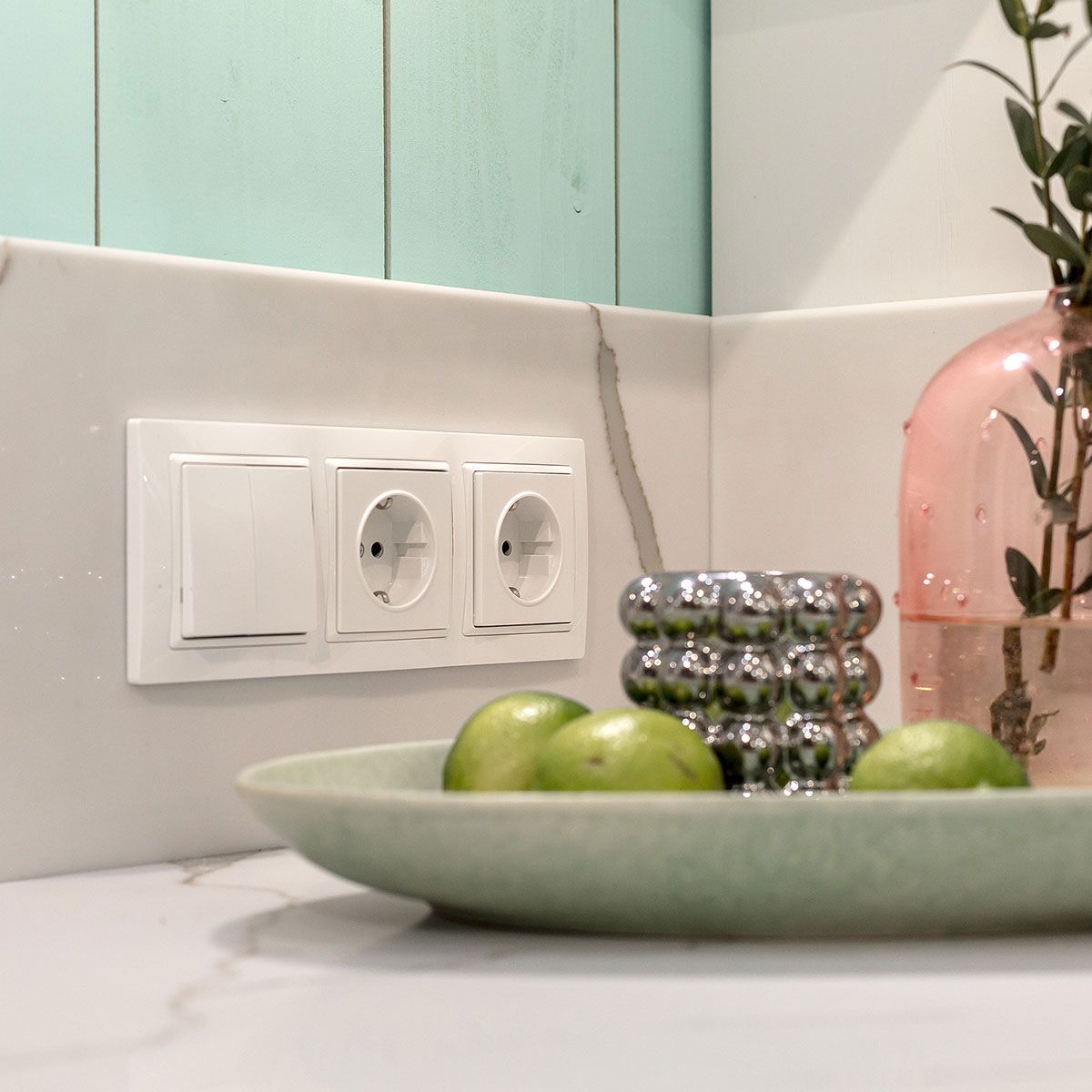 Розетка c заземлением WERKEL (белый) WL01-SKG-01-IP20 / W1171001 / a028829