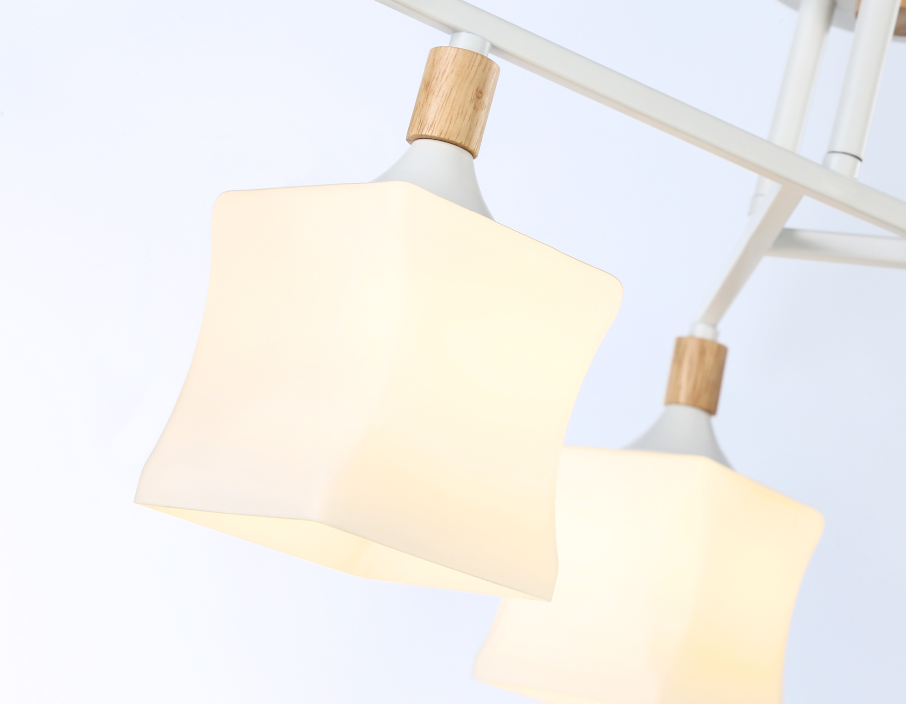 Светильник подвесной Ambrella TR9488/3 WH/FR белый/белый матовый E27/3 max 40W D470*280 Светильник подвесной Ambrella TR9488/3 WH/FR белый/белый матовый E27/3 max 40W D470*280