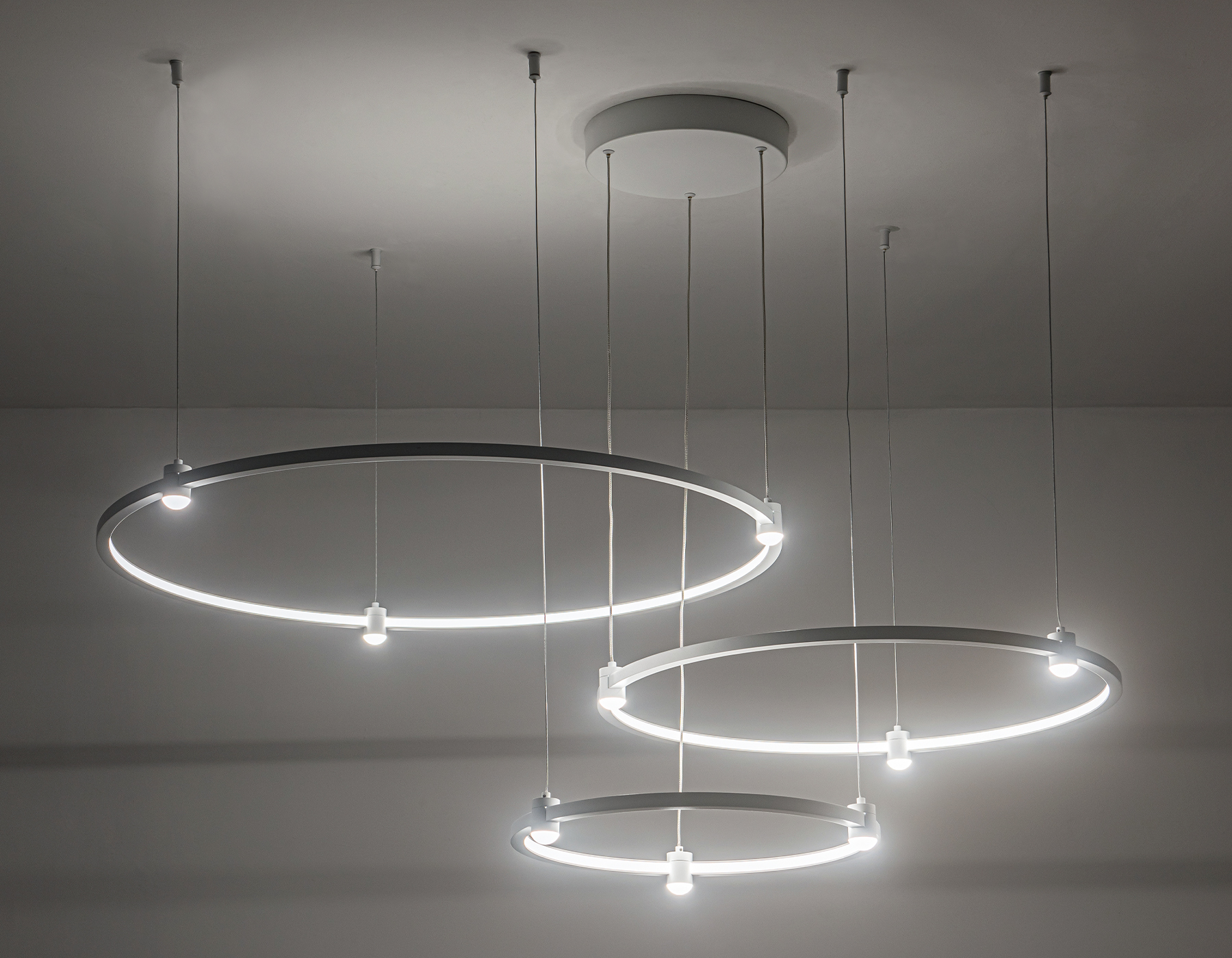 Подвесной LED светильник FL5533/3+9 WH белый 90W 3000K/4200K/6400K D800/600/400*1300 (без ПДУ)