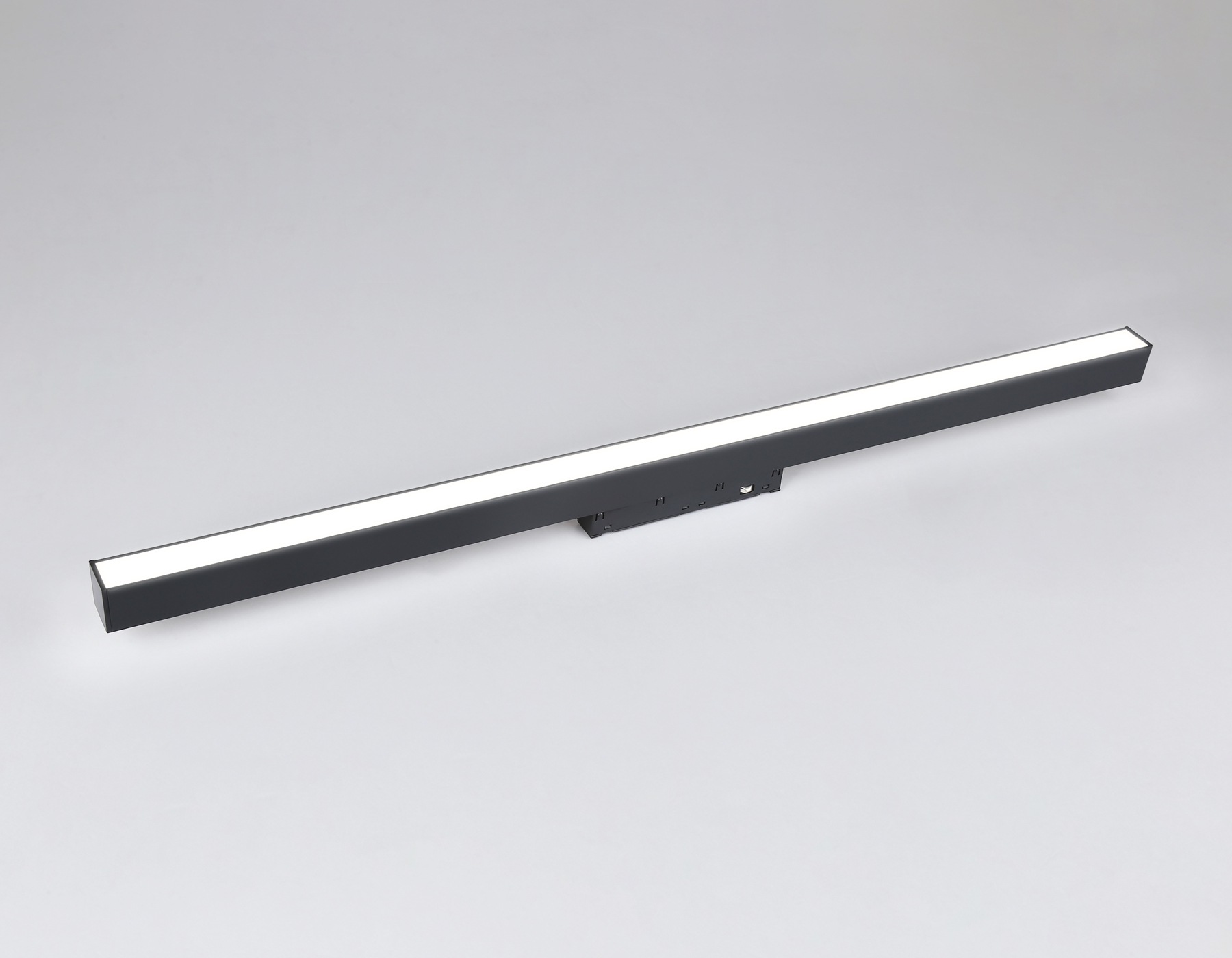 Трековый низковольтный светильник GL4011 BK черный IP20 24W 4200K 48V 605*22*45