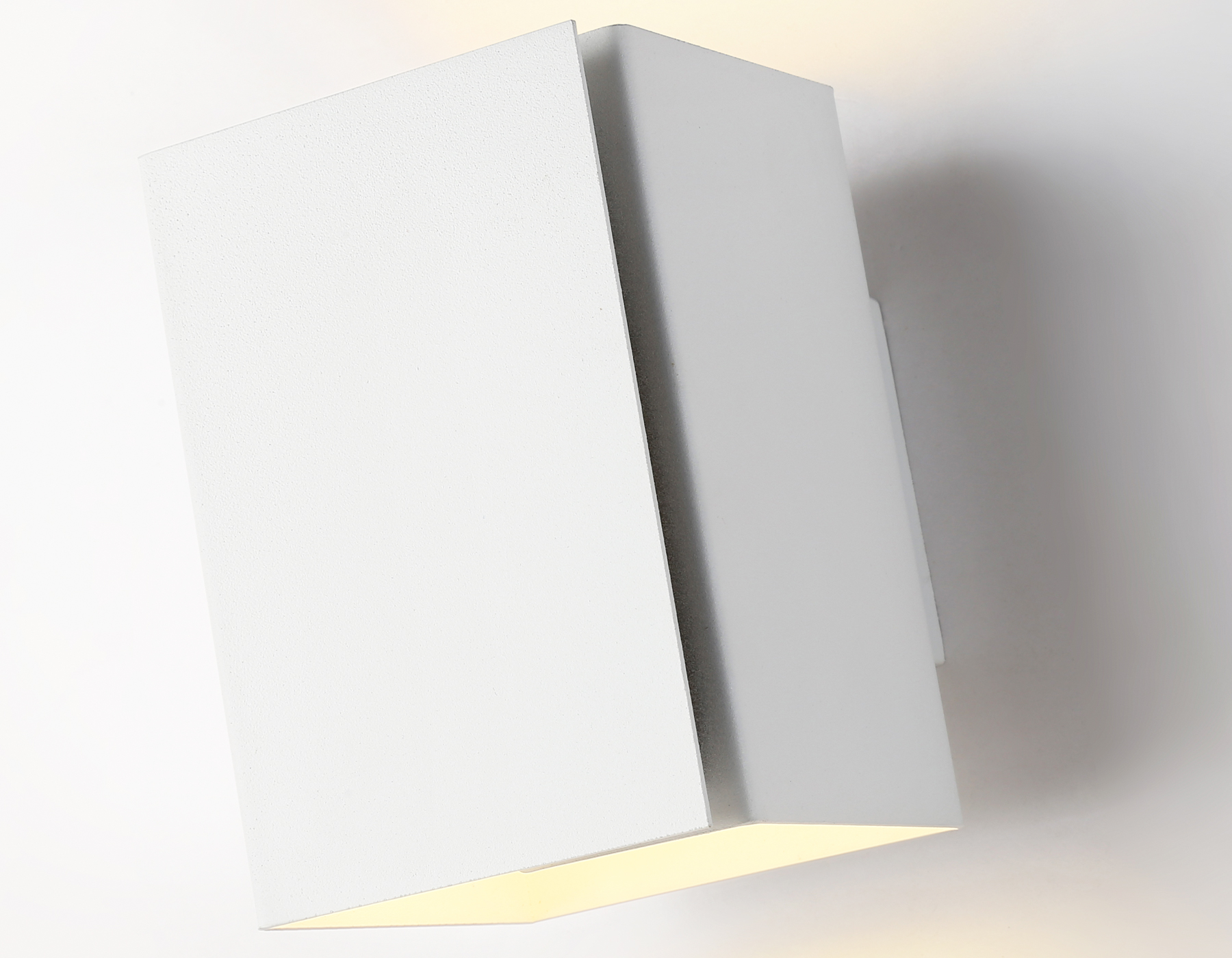 Настенный светильник Ambrella TN5115 WH белый G9 max 40W 120*80*105