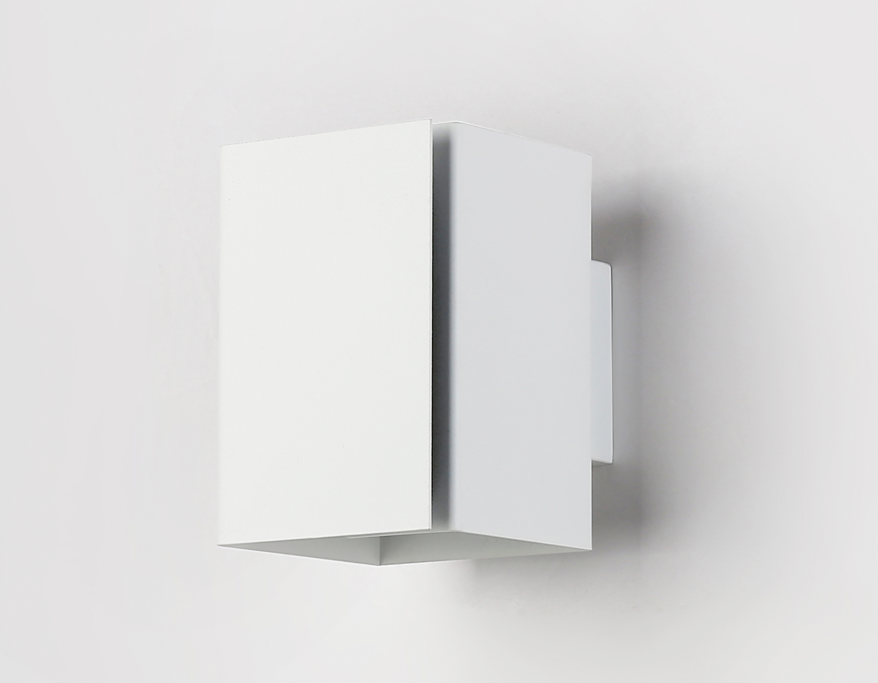 Настенный светильник Ambrella TN5115 WH белый G9 max 40W 120*80*105