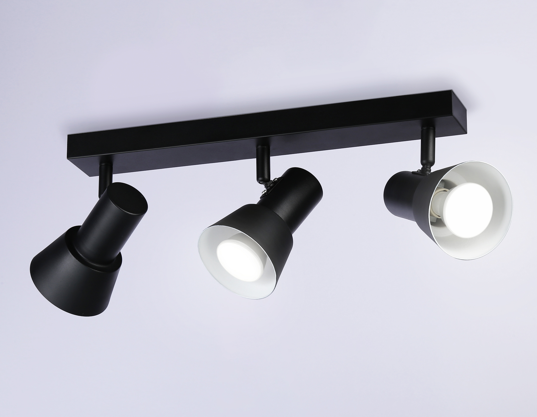 Накладной поворотный спот Ambrella TA13122/3 BK/WH черный/белый GU10/3 max 12W 470*85*150