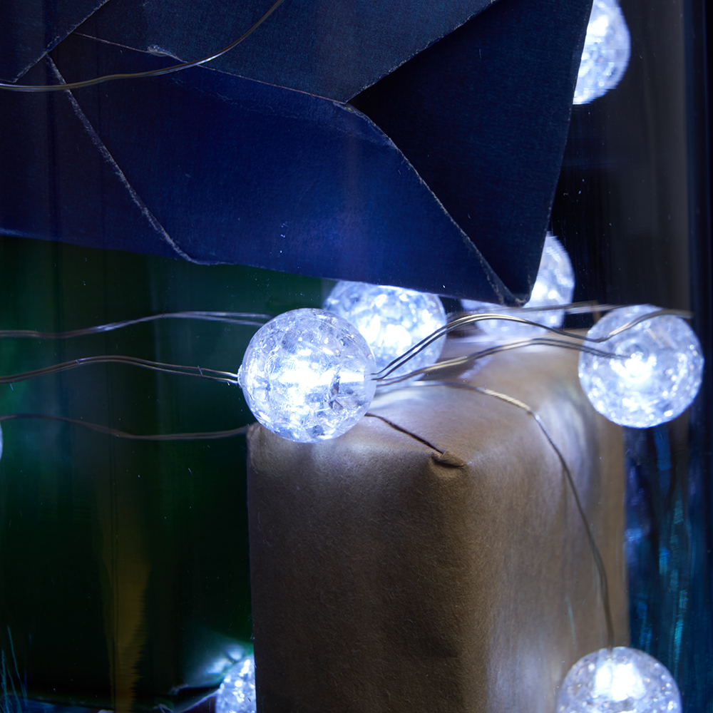 Светодиодная гирлянда Feron CL565 линейная Лед шарики, статичная 3м + 0.3м 5000K с питанием от батареек, прозрачный шнур Светодиодная гирлянда Feron CL565 линейная Лед шарики, статичная 3м + 0.3м 5000K с питанием от батареек, прозрачный шнур