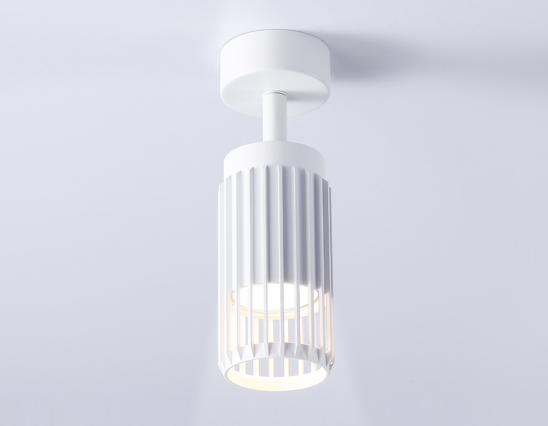 Накладной поворотный спот Ambrella TN51677 WH белый GU10 D60*120 Накладной поворотный спот Ambrella TN51677 WH белый GU10 D60*120