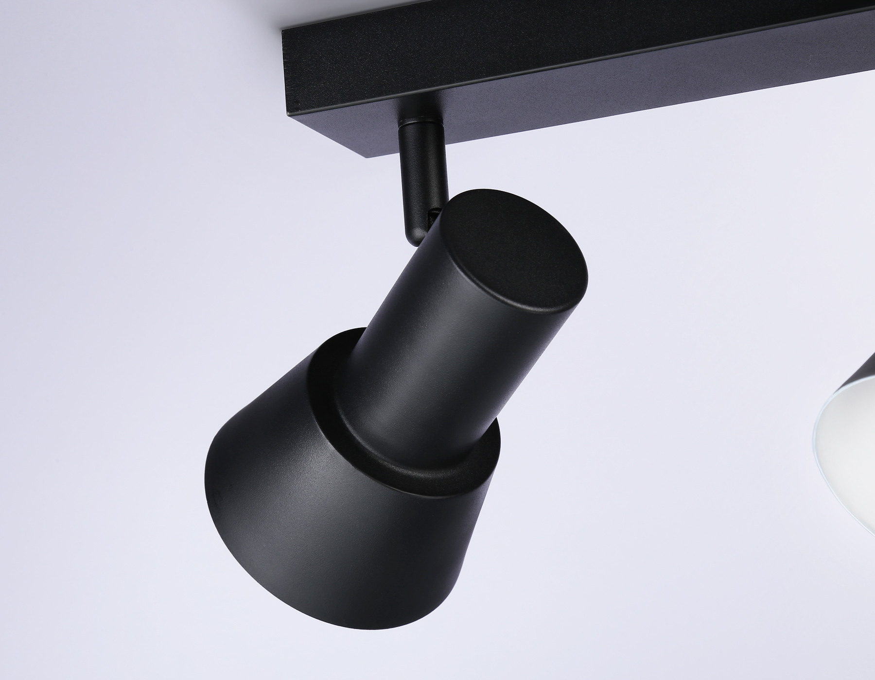 Накладной поворотный спот Ambrella TA13122/3 BK/WH черный/белый GU10/3 max 12W 470*85*150