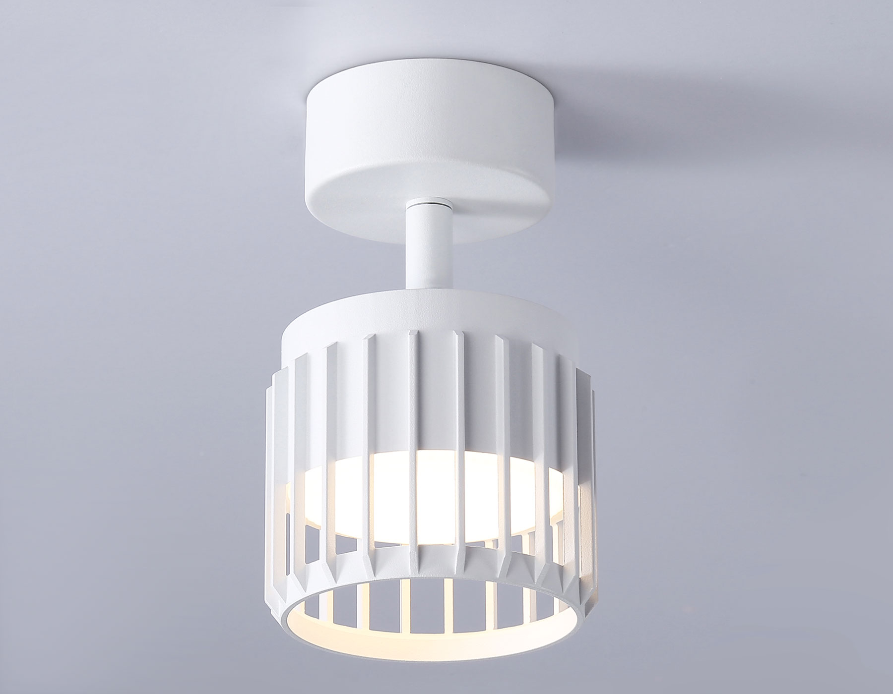 Накладной поворотный спот Ambrella TN71157 WH белый GX53 D100*125