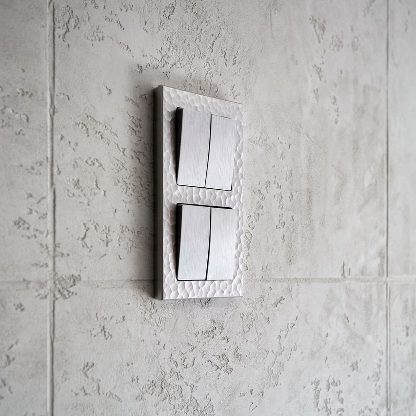 Выключатель  двухклавишный WERKEL (cеребряный рифленый) WL09-SW-2G / W1120009 / a035655