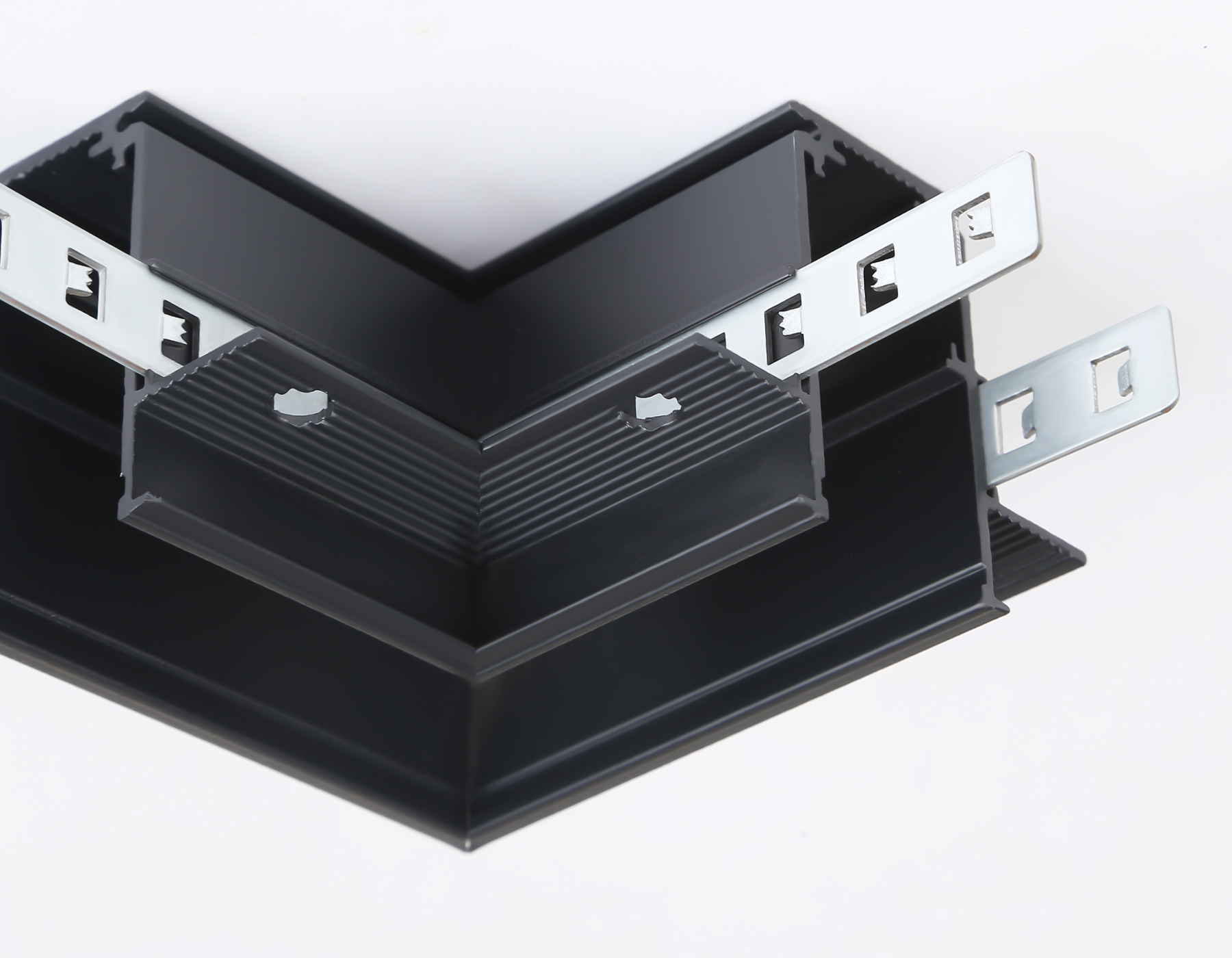 GL3354 BK черный коннектор угловой встраиваемый 85*85*H46.8