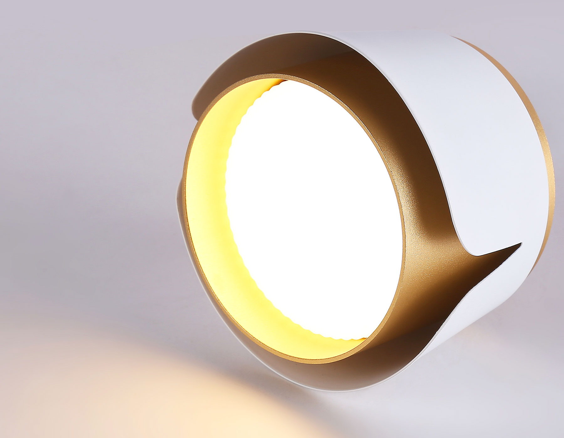 Накладной спот Ambrella TN71221 WH/GD белый/золото GX53 D100*66