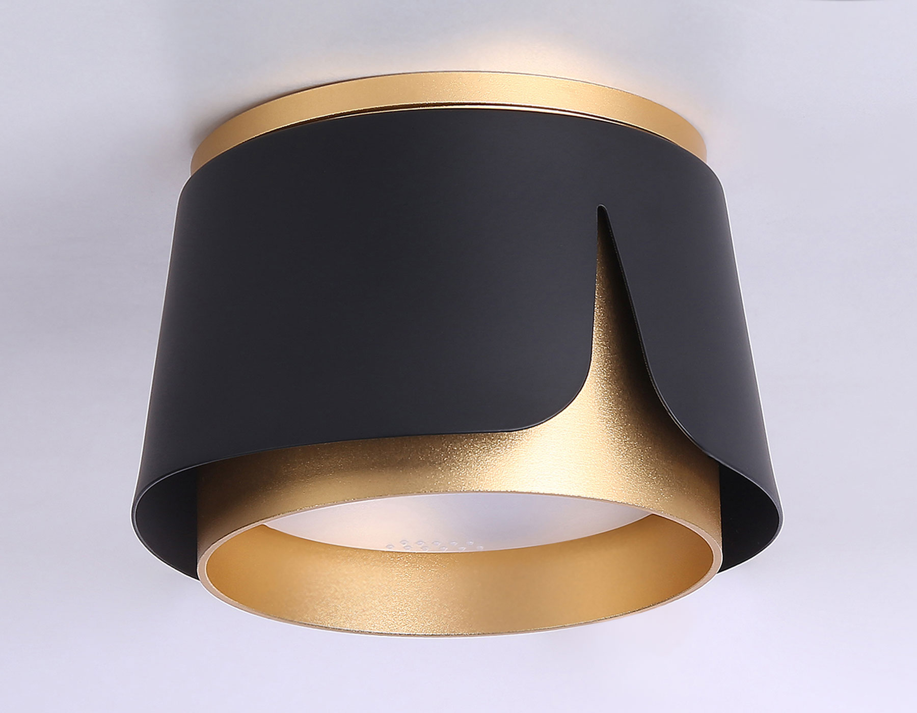 Накладной спот Ambrella TN71222 BK/GD черный/золото GX53 D100*66