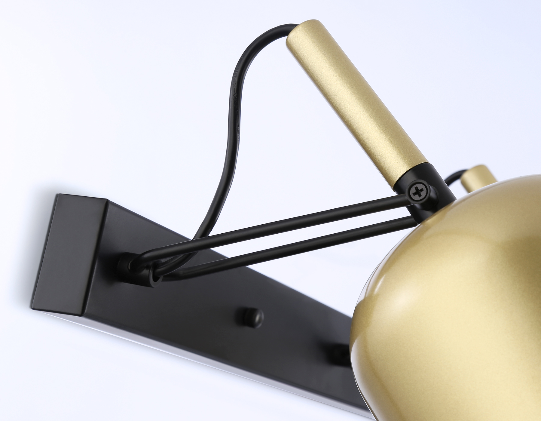 Спот накладной Ambrella TR97109/3 GD/BK золото/черный E27*3 max 40W D130*223*273*550