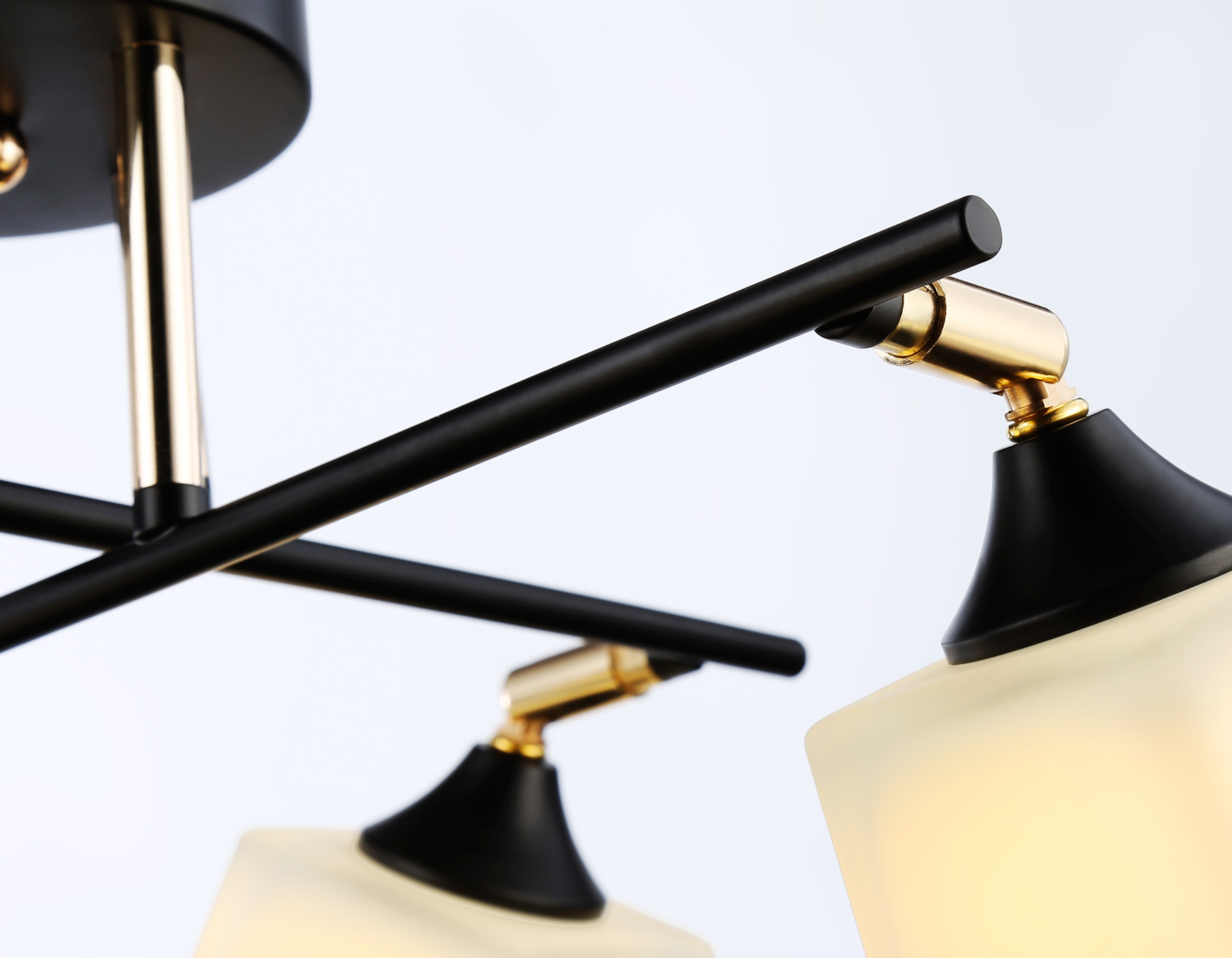 Светильник подвесной Ambrella TR303084/4 BK/FGD/FR черный/золото/белый матовый E27/4 max 40W 580*580*250