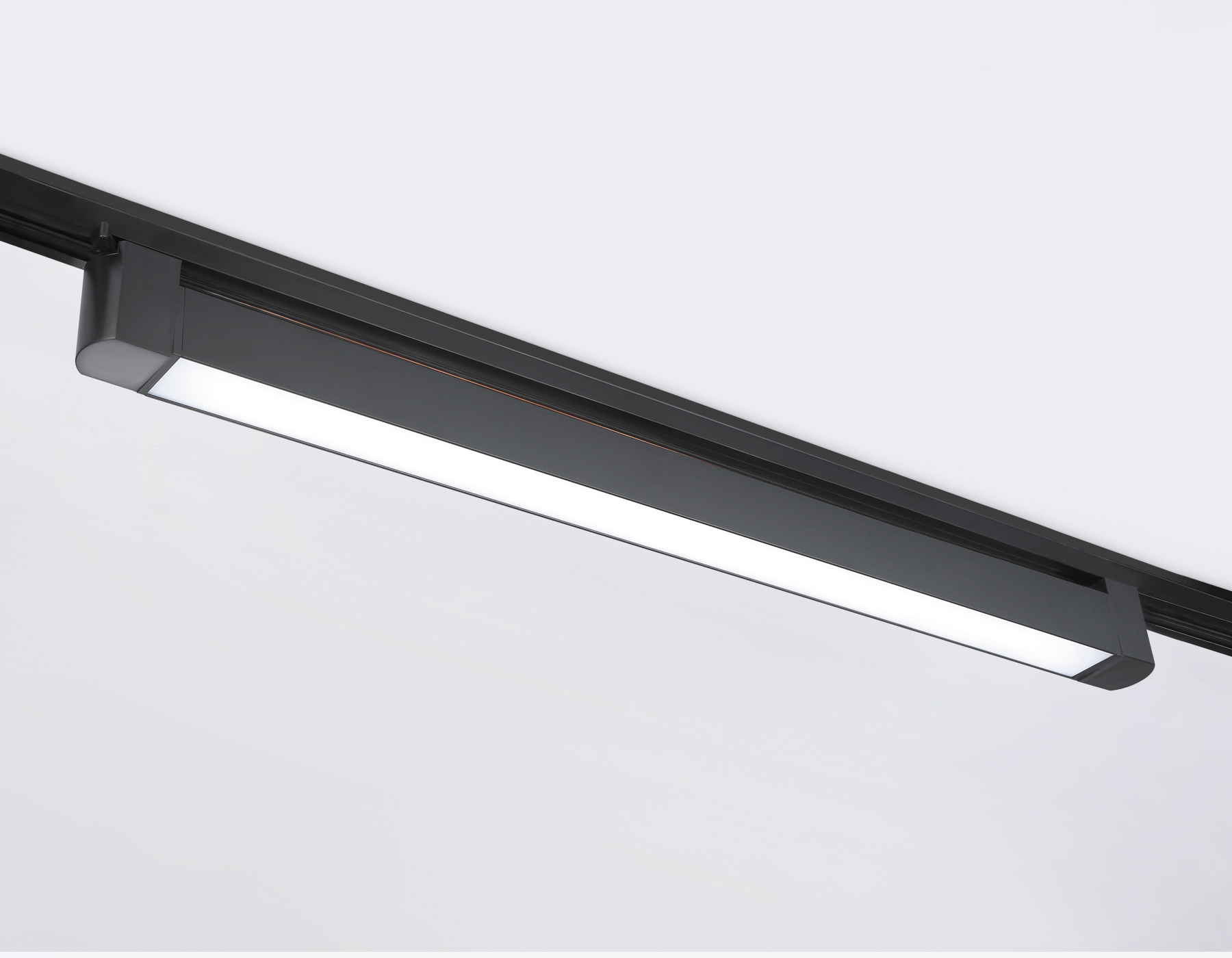 Трековый однофазный светильник Ambrella GL6745 BK черный IP20 40W 4200K 590*35*57