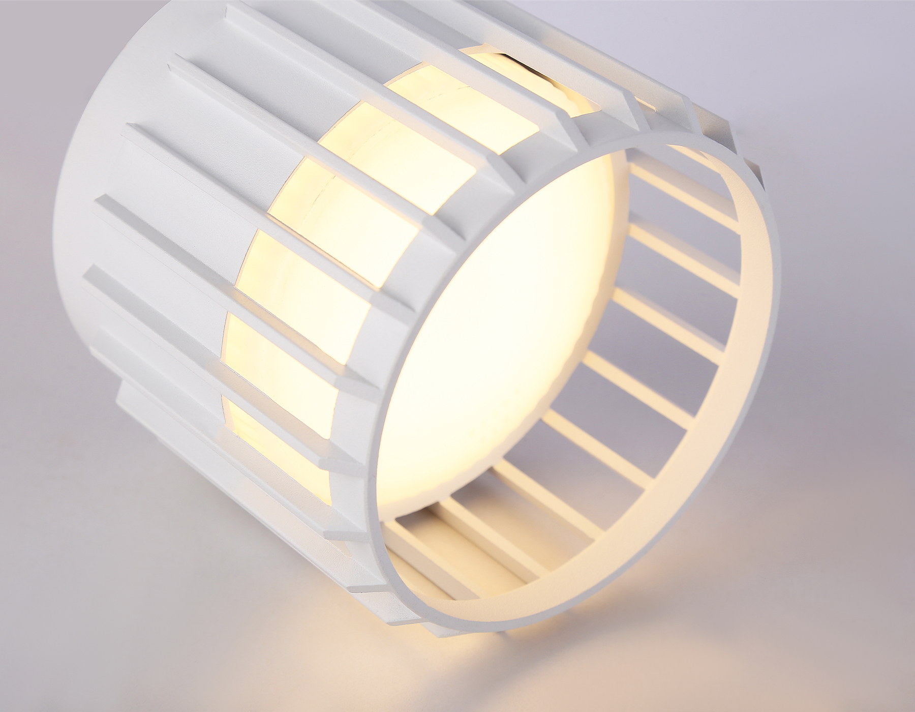 Накладной спот Ambrella TN71151 WH белый GX53 D100*80