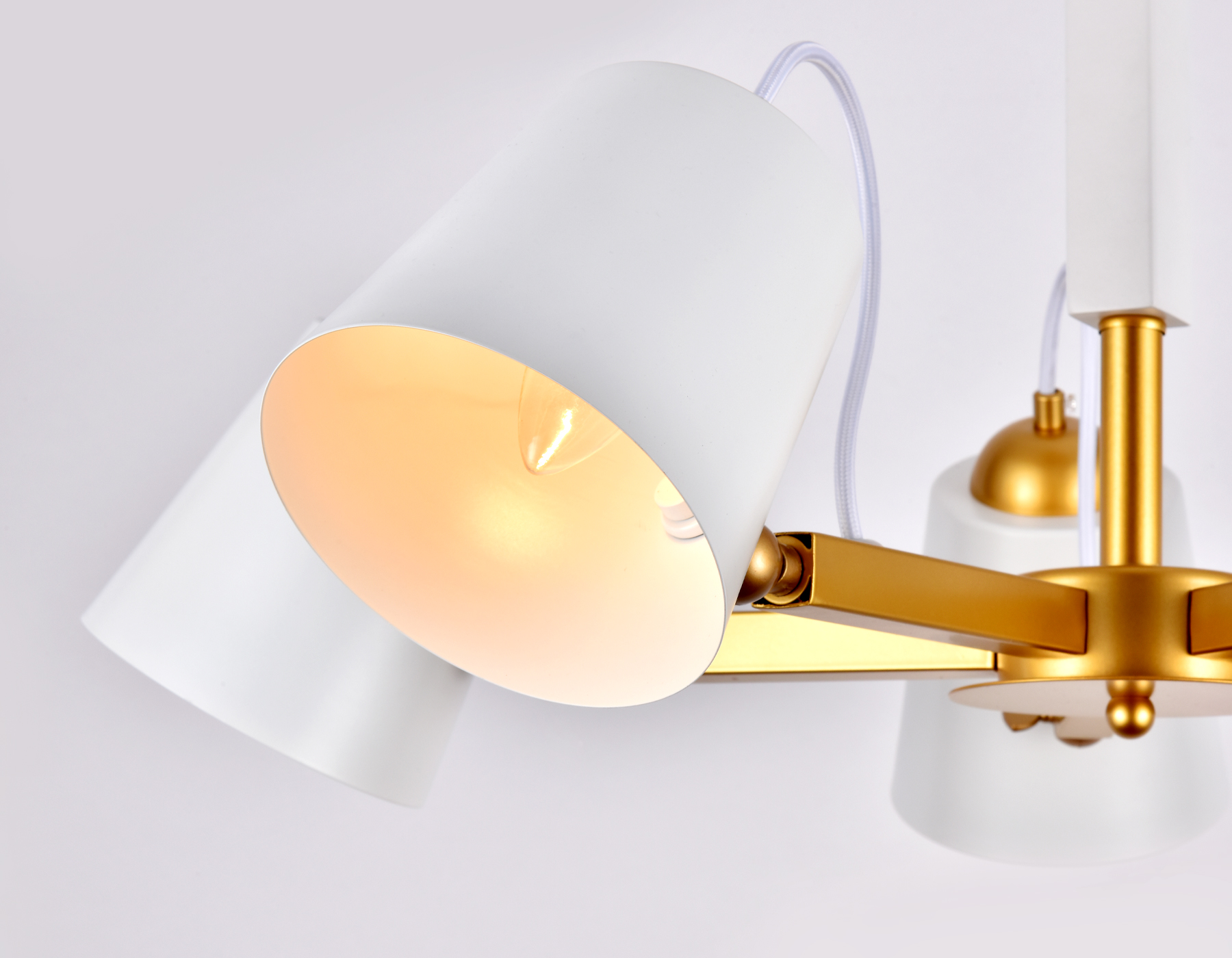 Подвесная люстра Ambrella TR3101/5  белый/золото E14 max 40W D680*370 Подвесная люстра Ambrella TR3101/5  белый/золото E14 max 40W D680*370