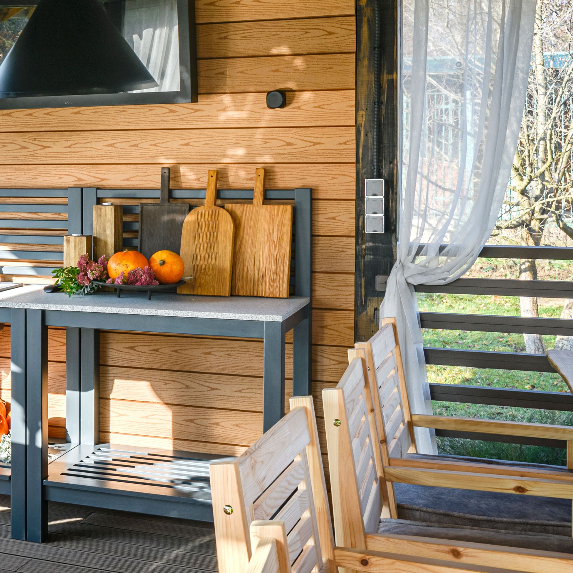 Розетка влагозащ. с зазем. с защит. крышкой и шторками Werkel Gallant (графит рифленый) WL15-02-04 / W5071204 / a041401