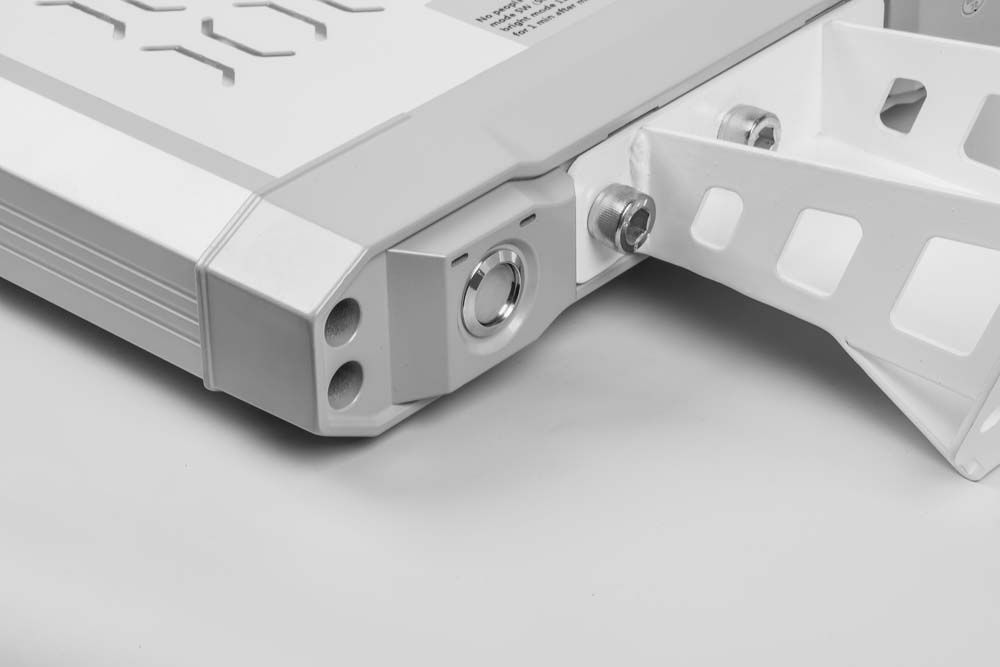 Светодиодный уличный фонарь консольный на солнечной батарее Feron SP2335 8W 6400K с датчиком движения, серый