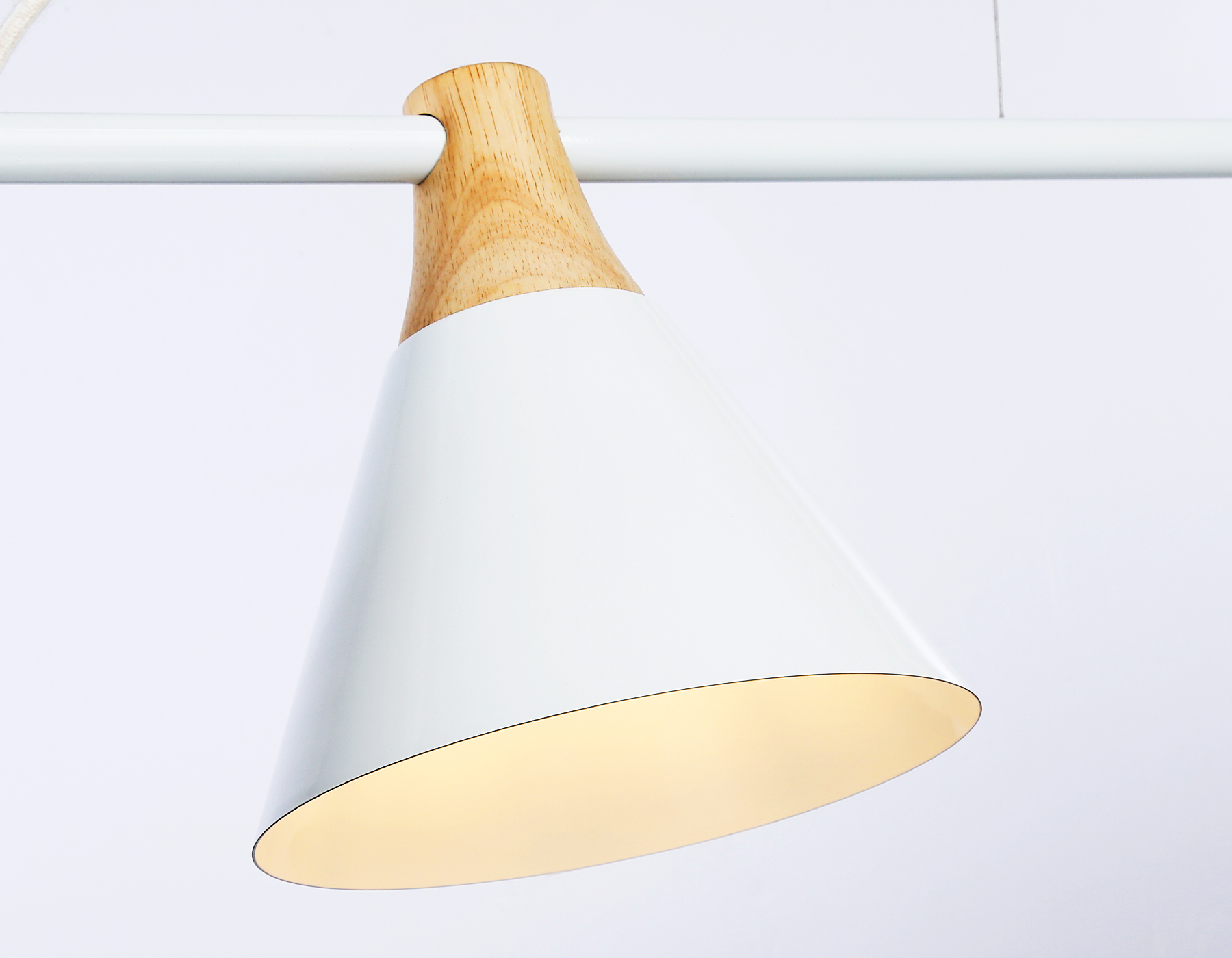 Подвесной светильник TR8196/3 WH/LW белый/светлое дерево E27*3 max 40W 880*200*1010