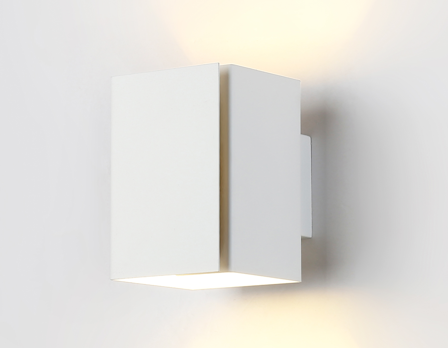 Настенный светильник Ambrella TN5115 WH белый G9 max 40W 120*80*105