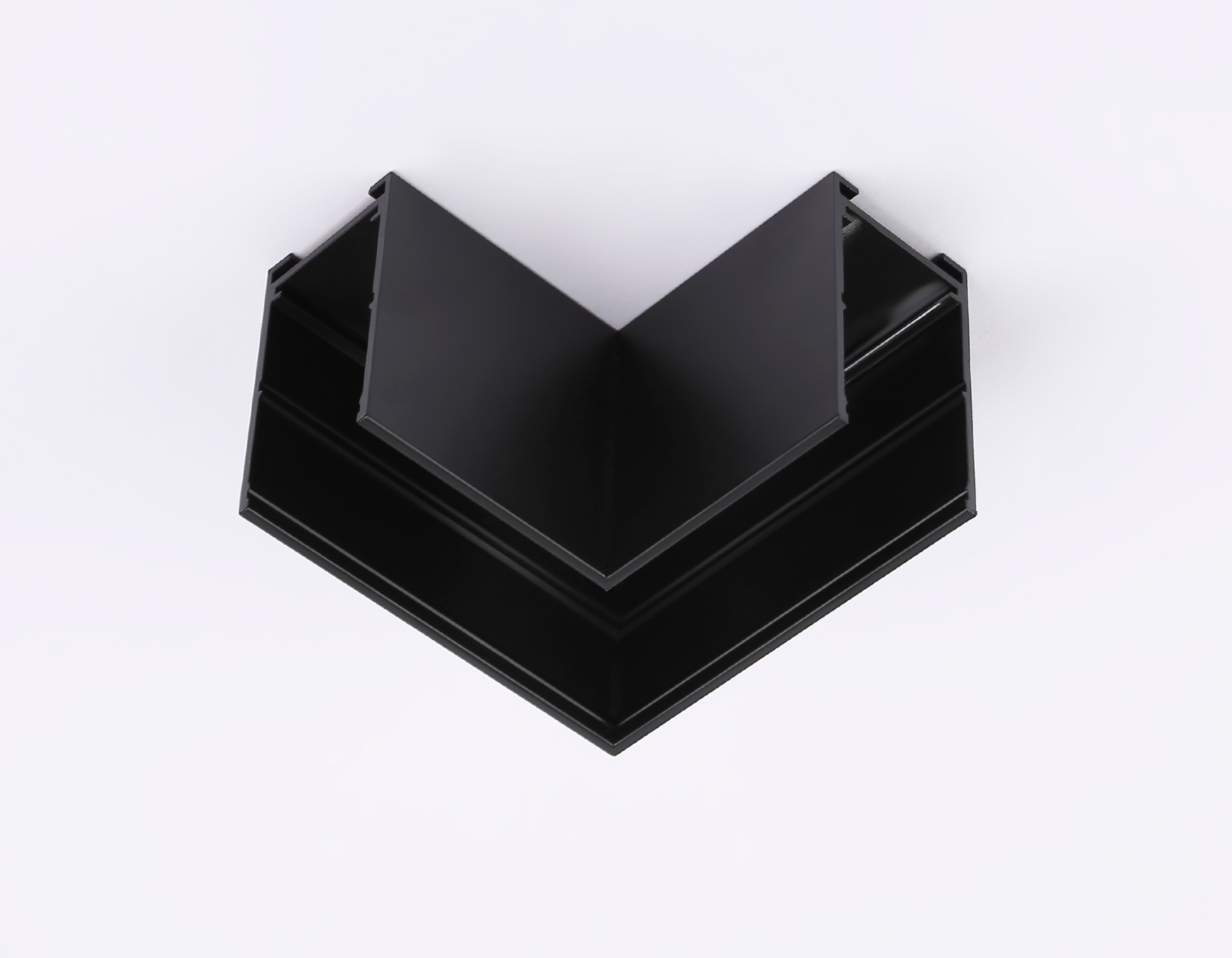 GL1032 BK черный коннектор угловой для накладного шинопровода Magnetic 220V 80*80*52