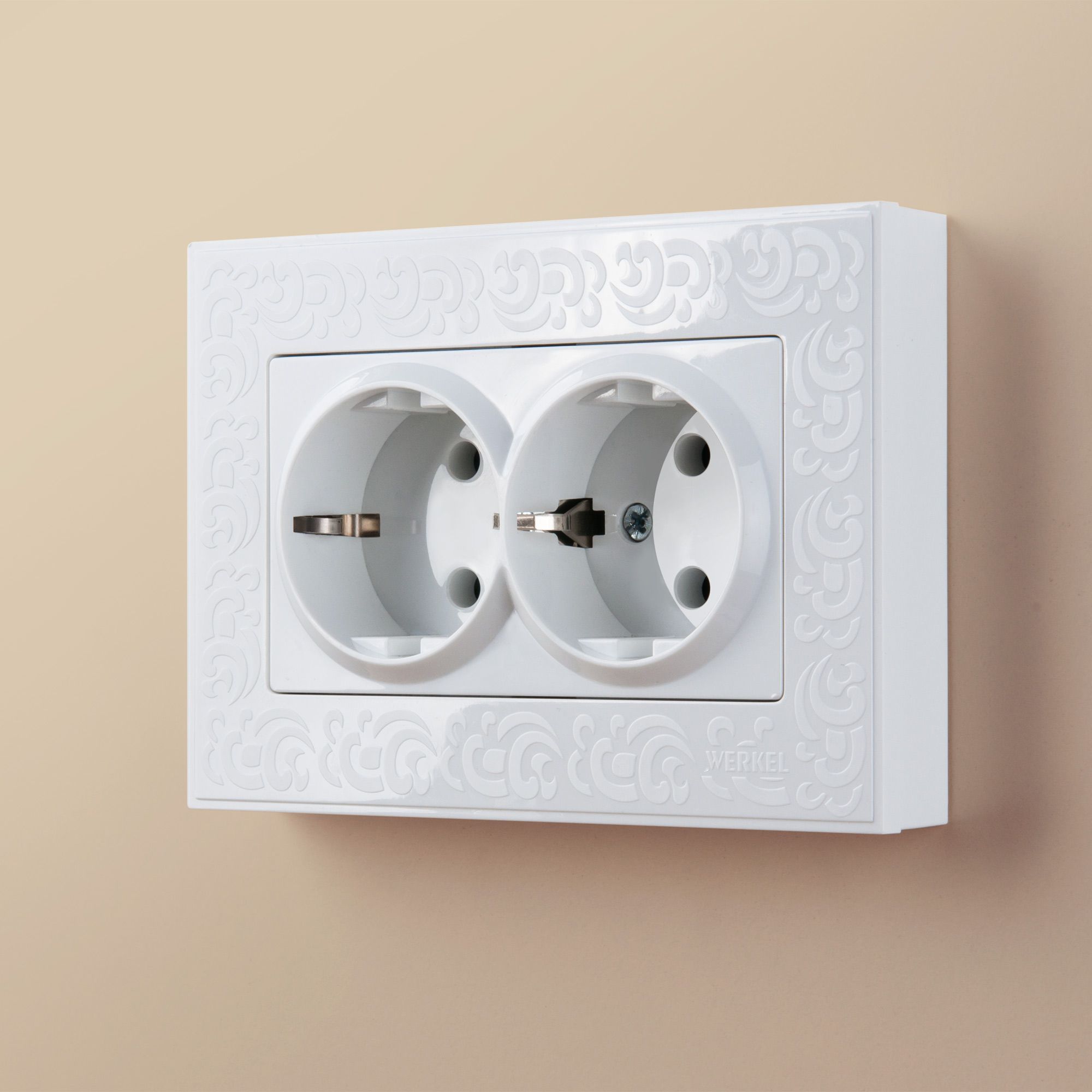 Розетка двойная c заземлением WERKEL (белый) WL01-SKG-02-IP20 / W1172001 / a033471
