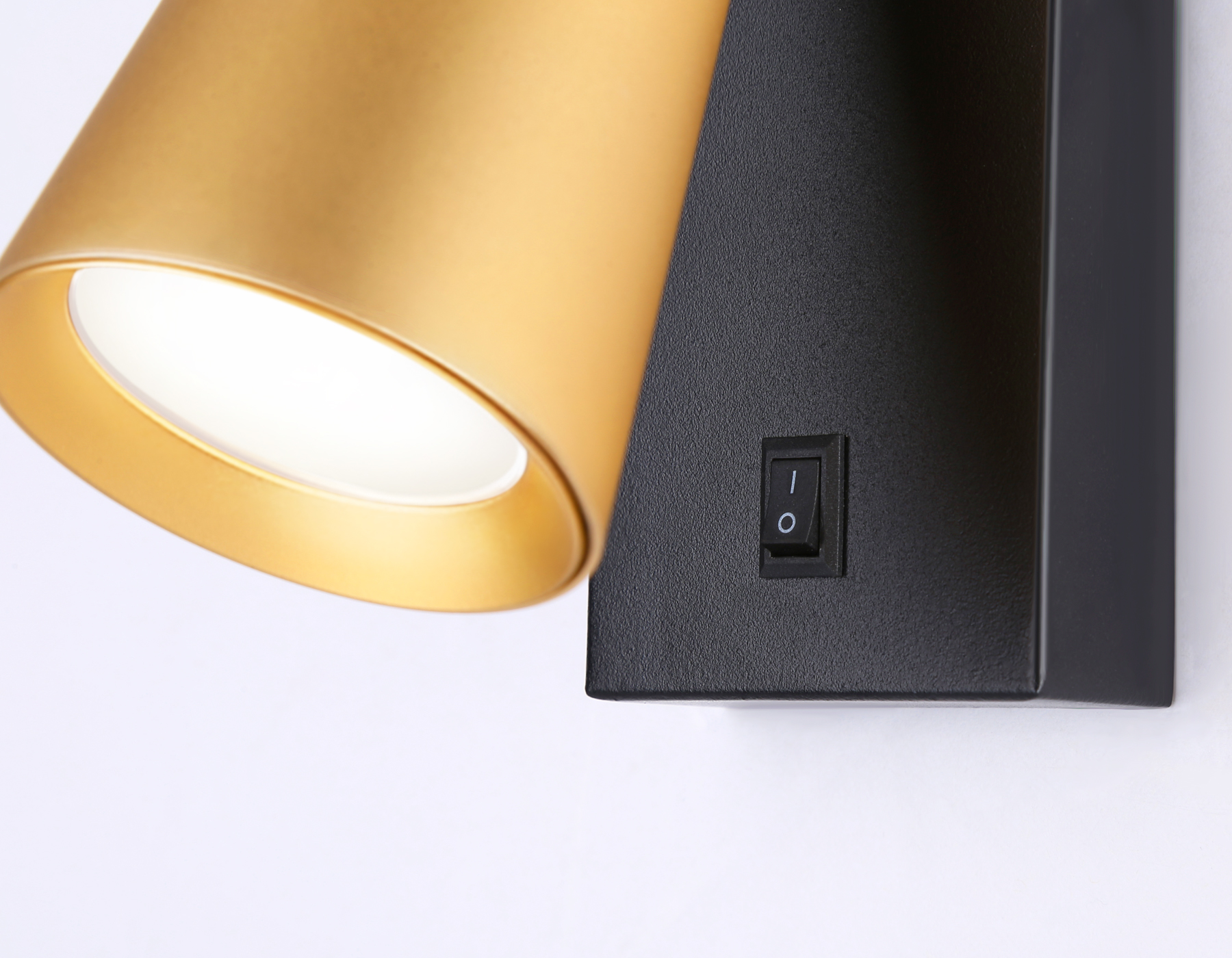 Настенный светильник с выключателем Ambrella TA13142 BK/GD черный/золото GU10 max 12W 140*60*90