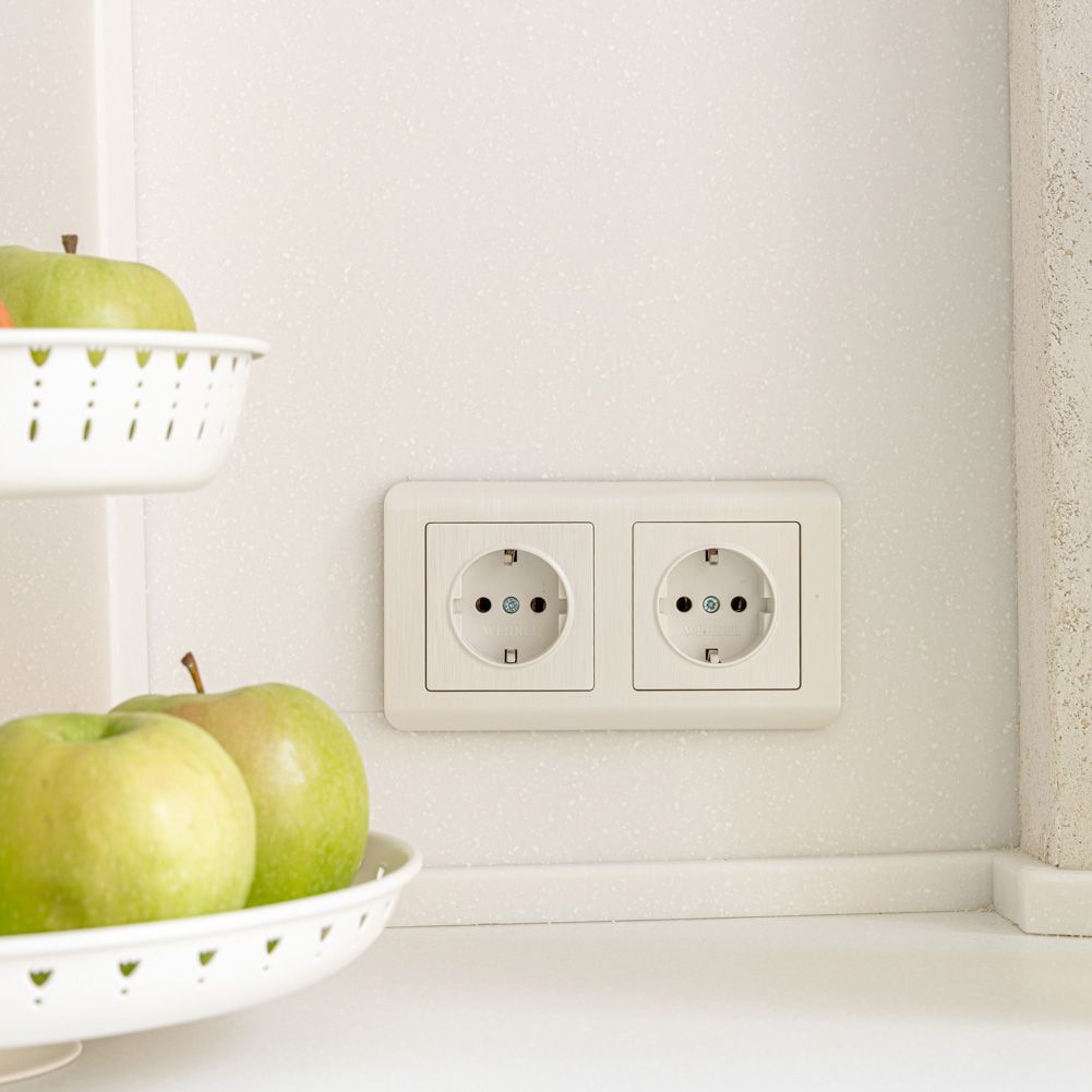 Розетка с заземлением WERKEL (перламутровый рифленый) WL13-SKG-01-IP20 / W1171013 / a040881