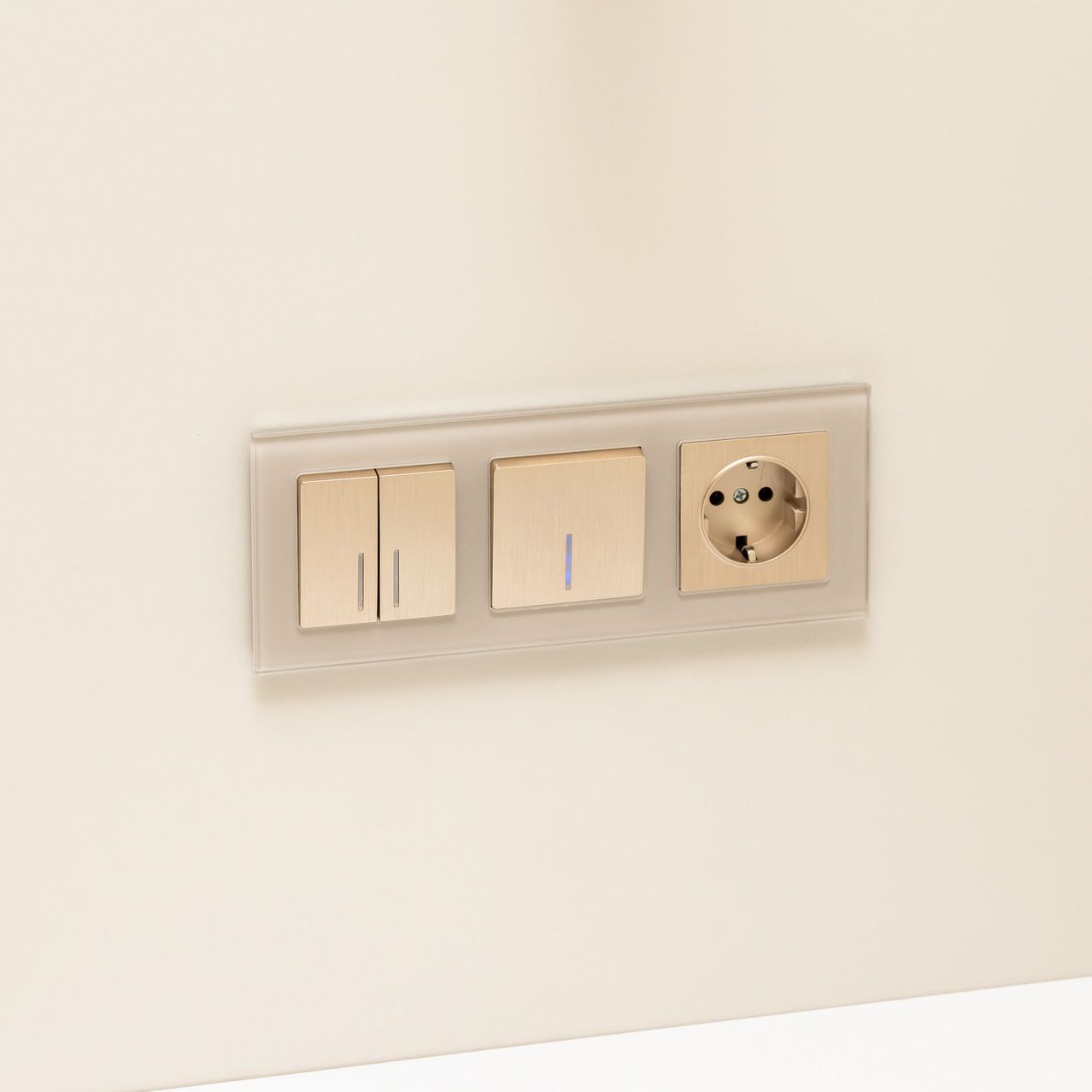 Выключатель одноклавишный проходной с подсветкой WERKEL (шампань рифленый) WL10-SW-1G-2W-LED / W1112110 / a035615