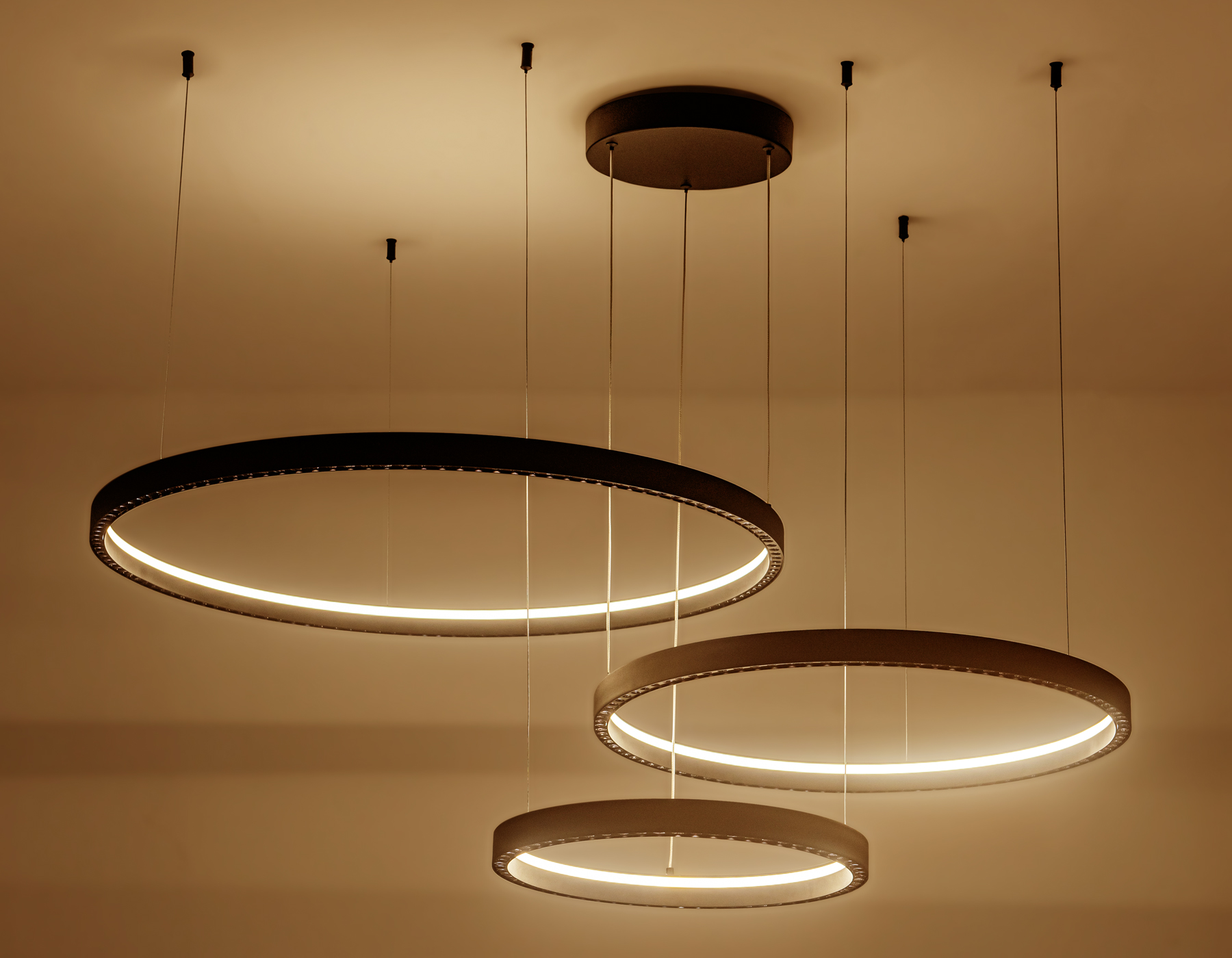 Подвесной LED светильник FL5882/3 BK черный 90W 3000K/4200K/6400K D800/600/400*1070 (без ПДУ)