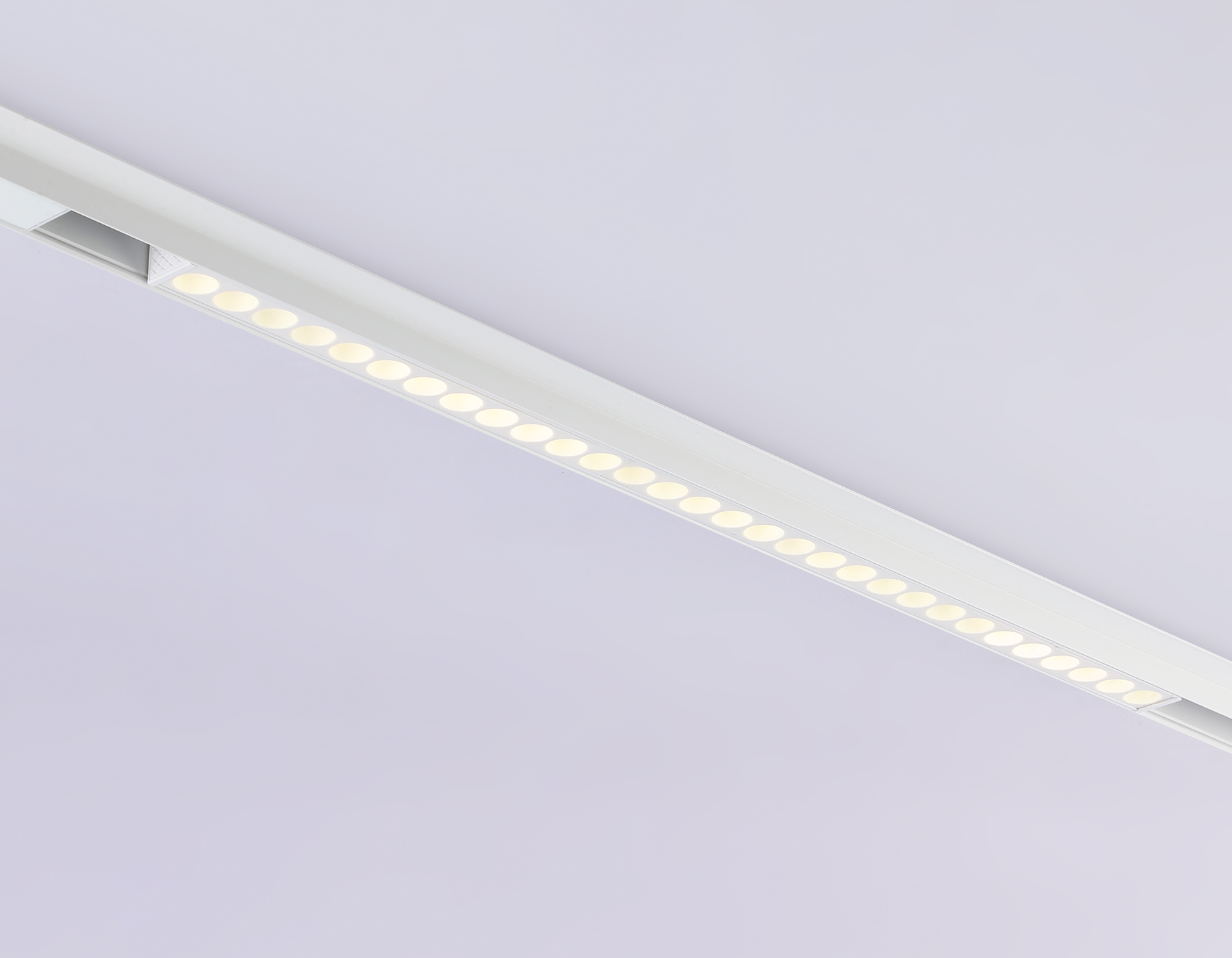 Светильник трековый Ambrella Magnetic GL4031 WH белый IP20 30W 4200K 48V 24° 550*22*45