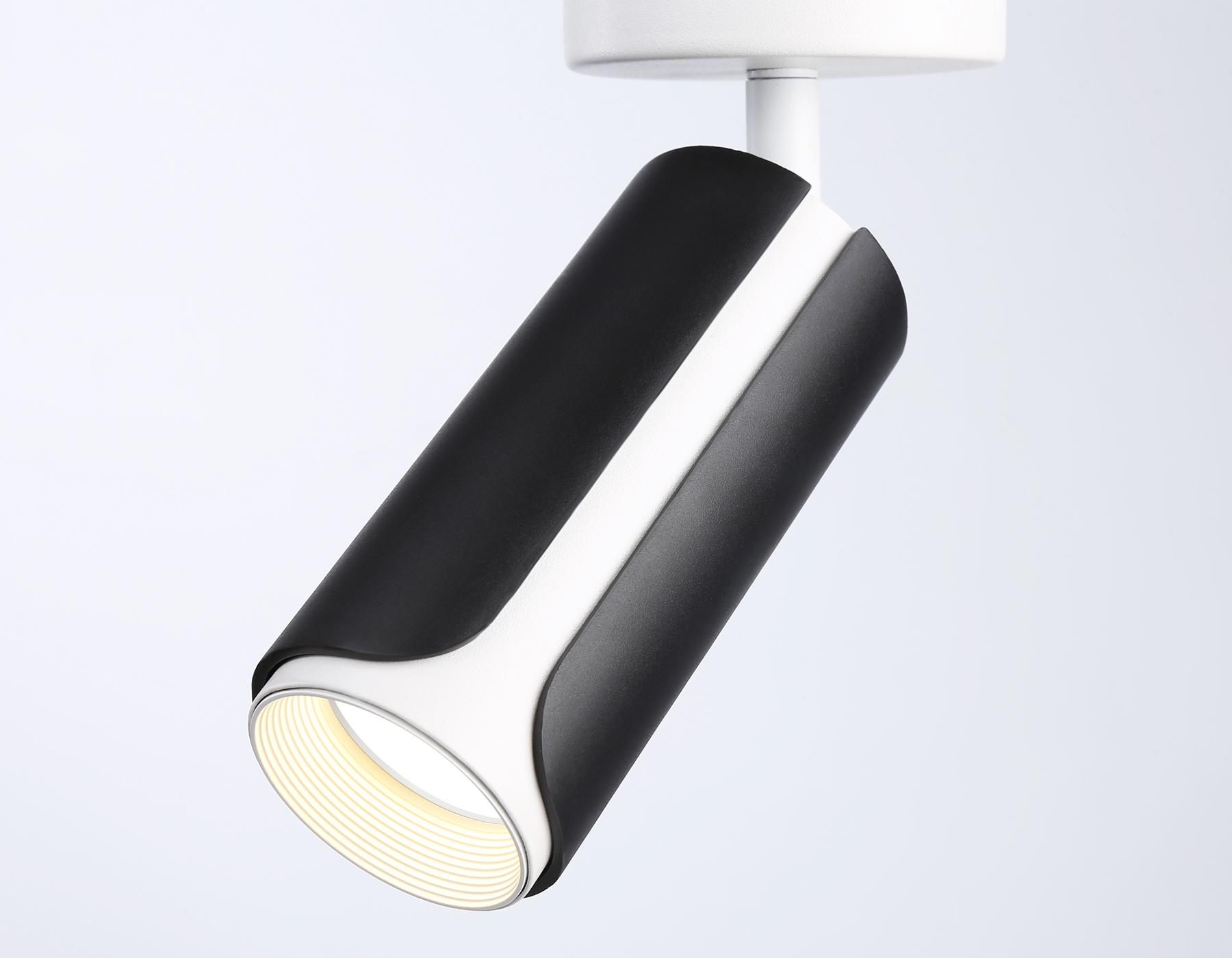 Накладной поворотный спот Ambrella TN51594 BK/WH черный/белый GU10 D58*195 Накладной поворотный спот Ambrella TN51594 BK/WH черный/белый GU10 D58*195