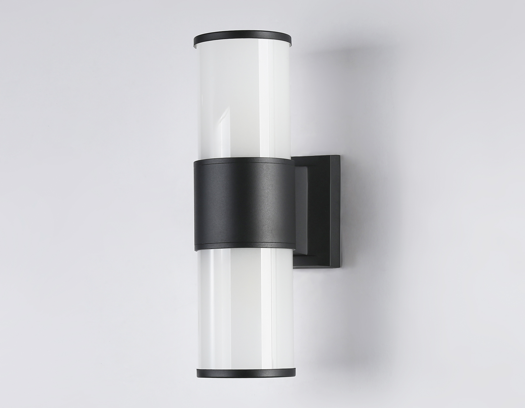 Уличный настенный светильник ST2455 BK/FR черный/белый матовый IP54 E27 max 40W 300*90*155