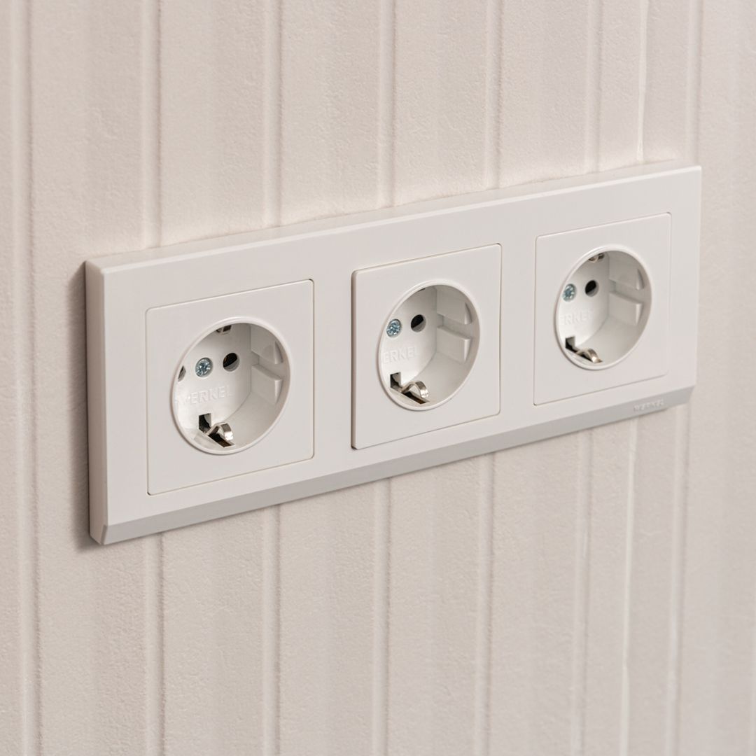 Рамка WERKEL Stark на 3 поста (белый) WL04-Frame-03-white / W0031801 / a028923