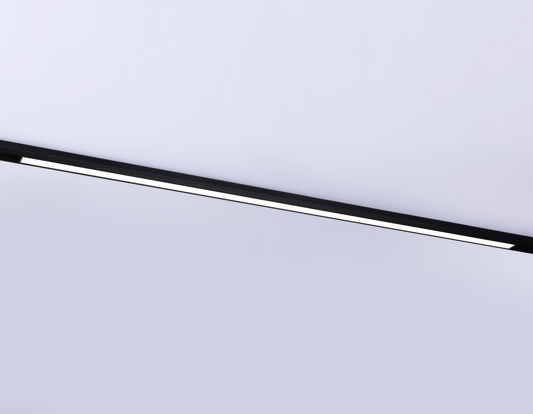 Светильник трековый Ambrella Magnetic GL4013 BK черный IP20 36W 4200K 48V 900*22*45 Светильник трековый Ambrella Magnetic GL4013 BK черный IP20 36W 4200K 48V 900*22*45